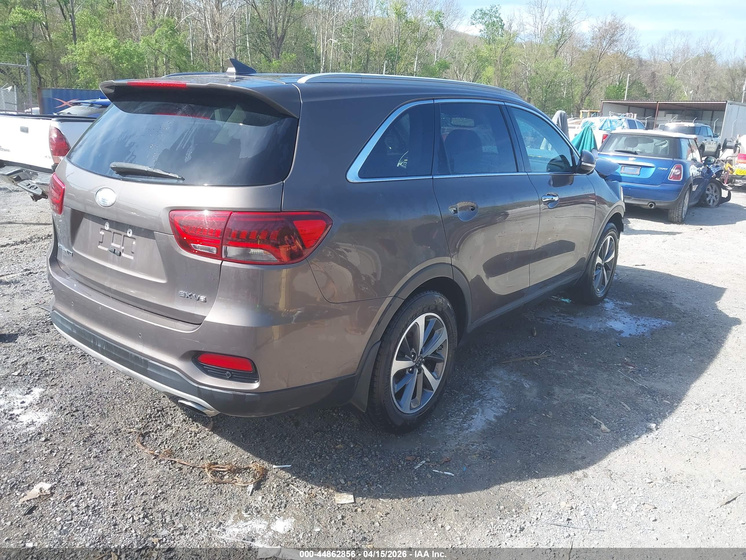 KIA SORENTO image 4