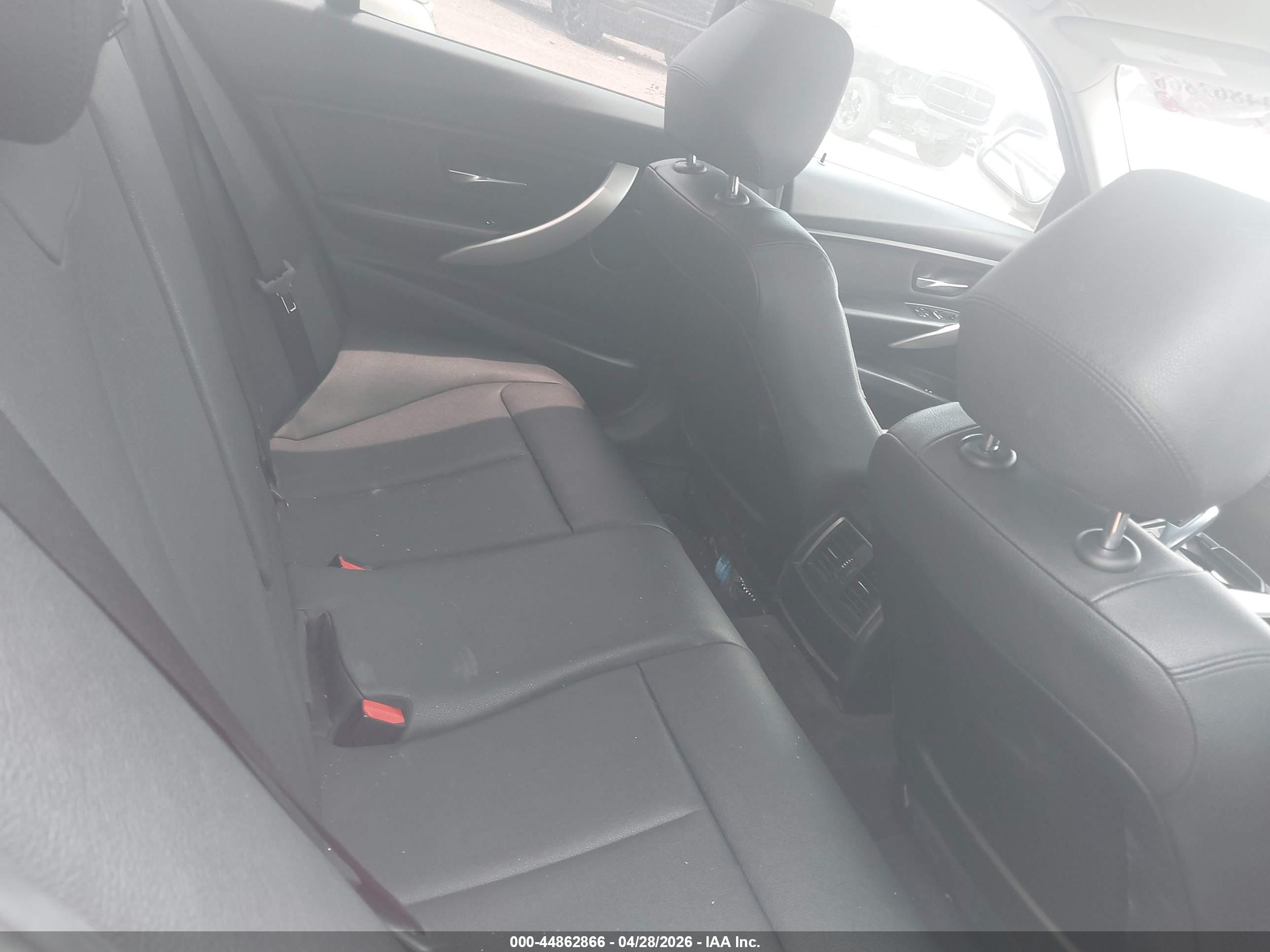 BMW 320I image 8