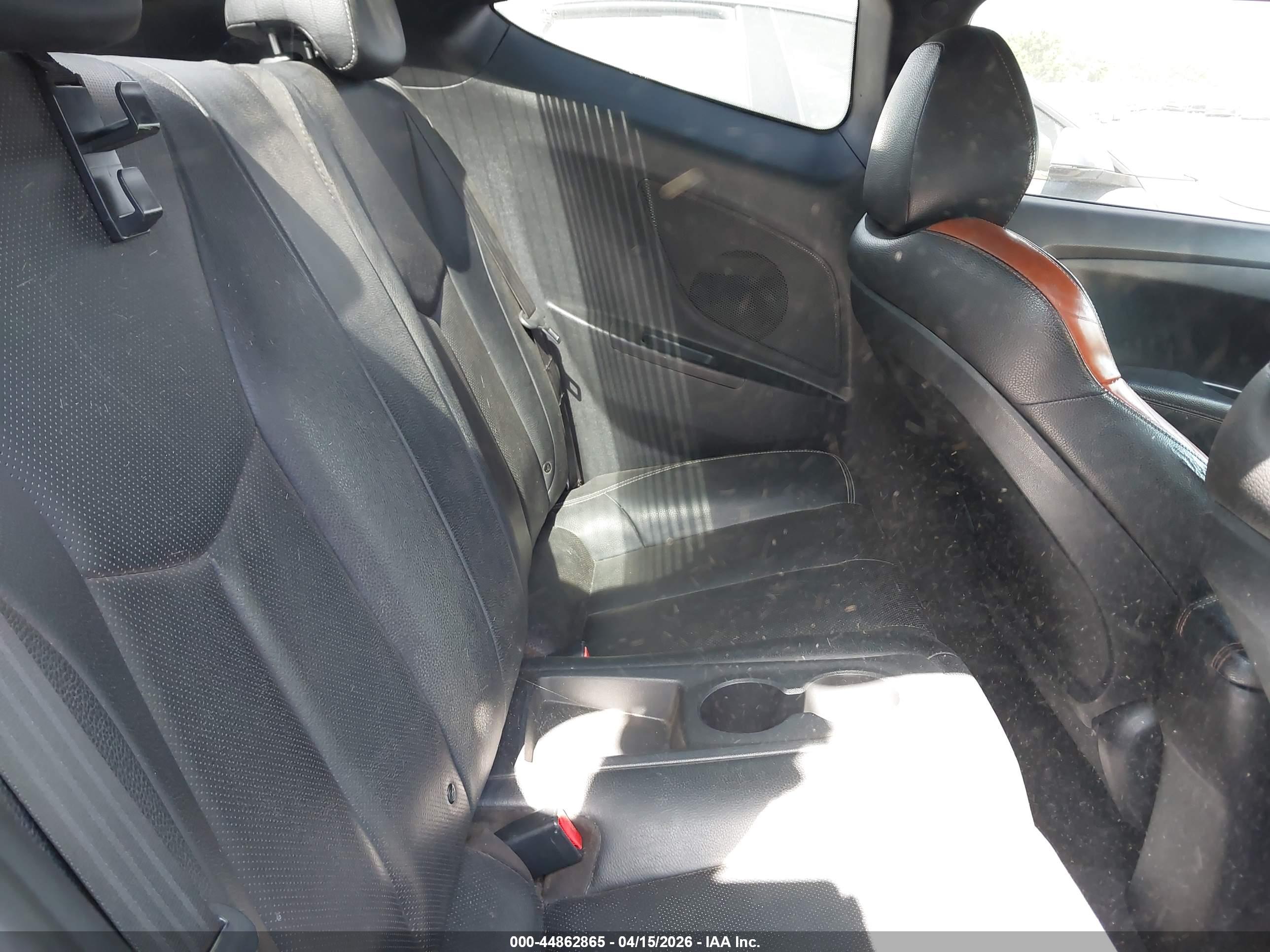 HYUNDAI VELOSTER image 8