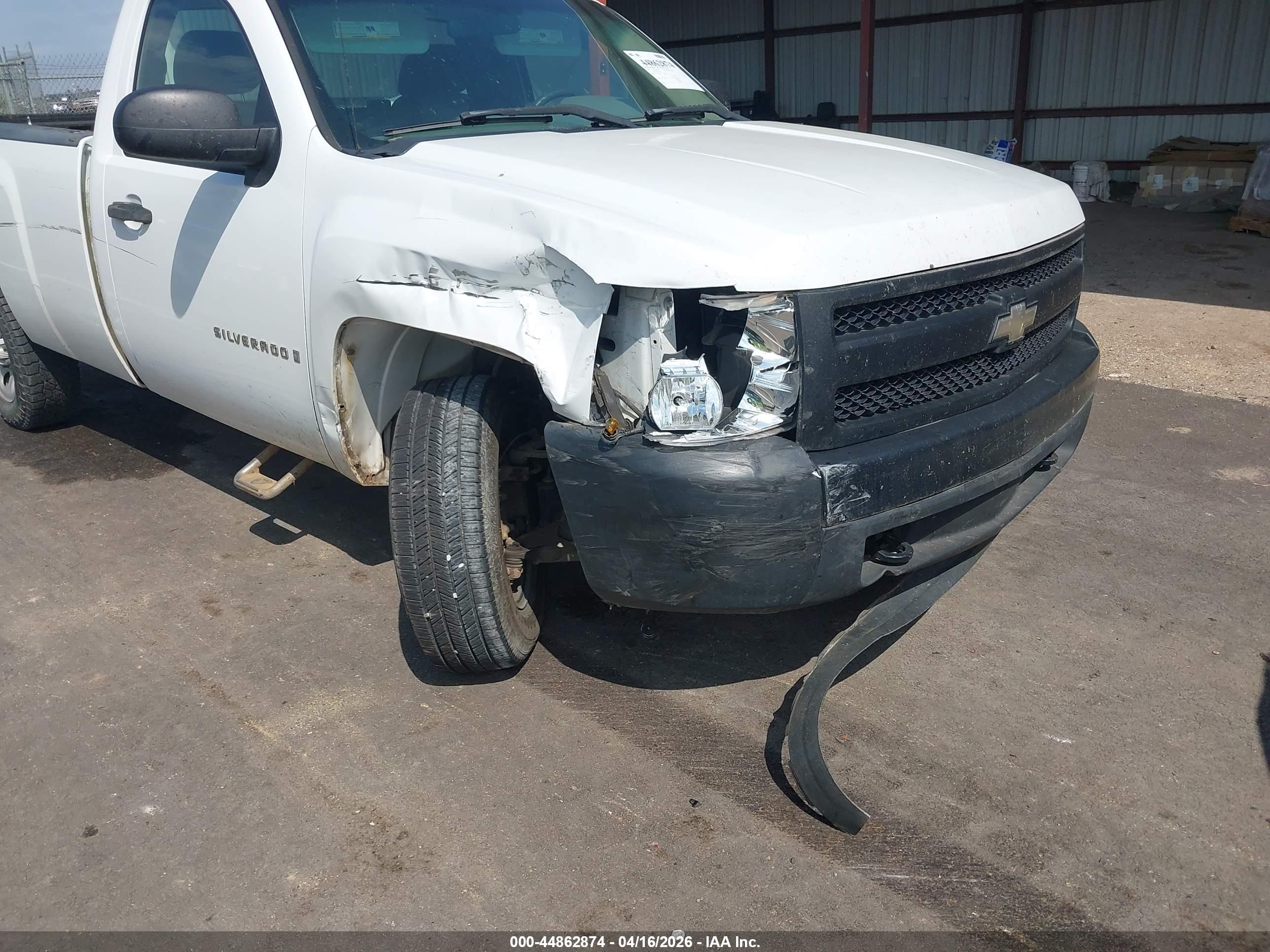 CHEVROLET SILVERADO image 6