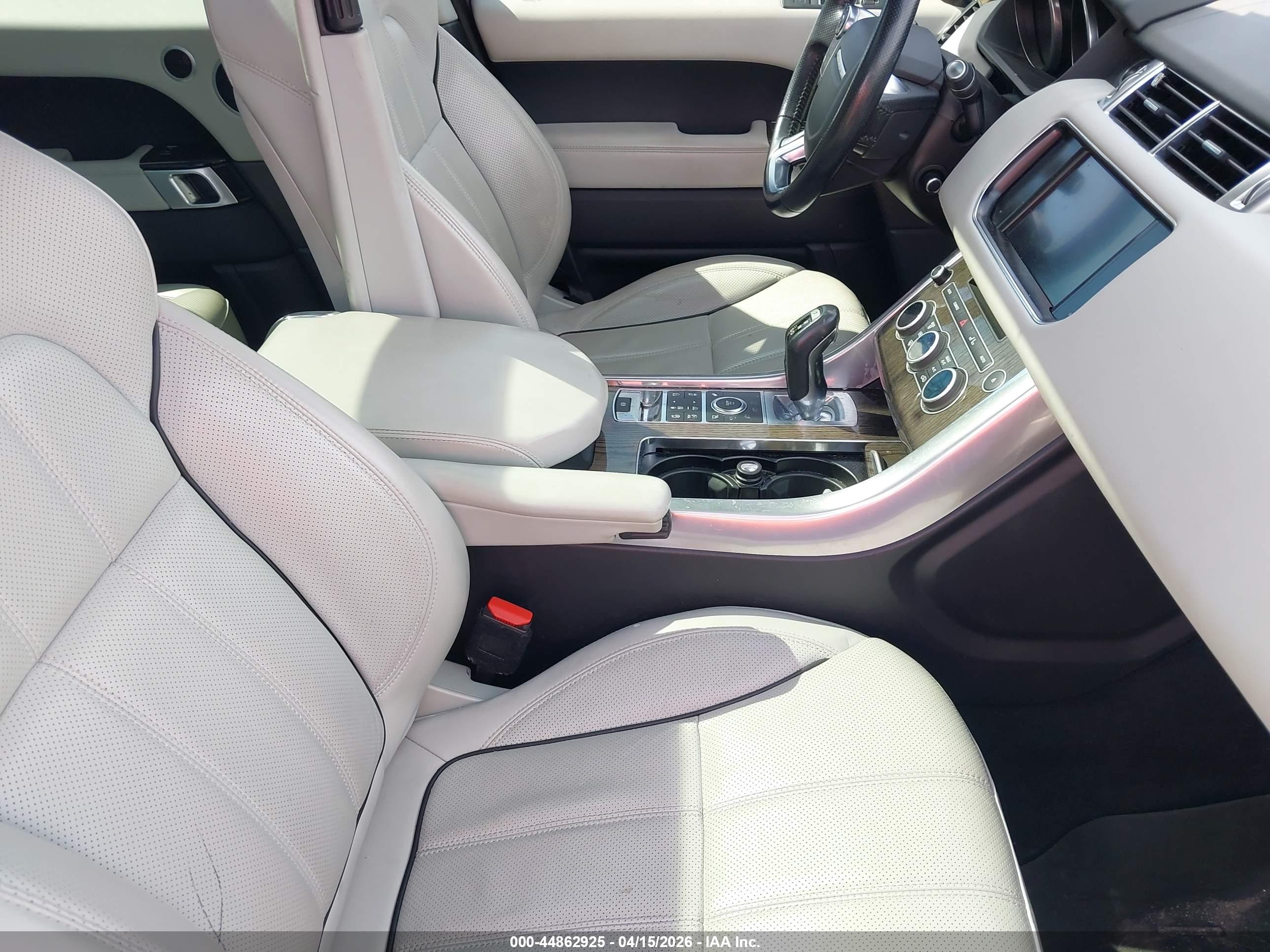 LAND ROVER image 5