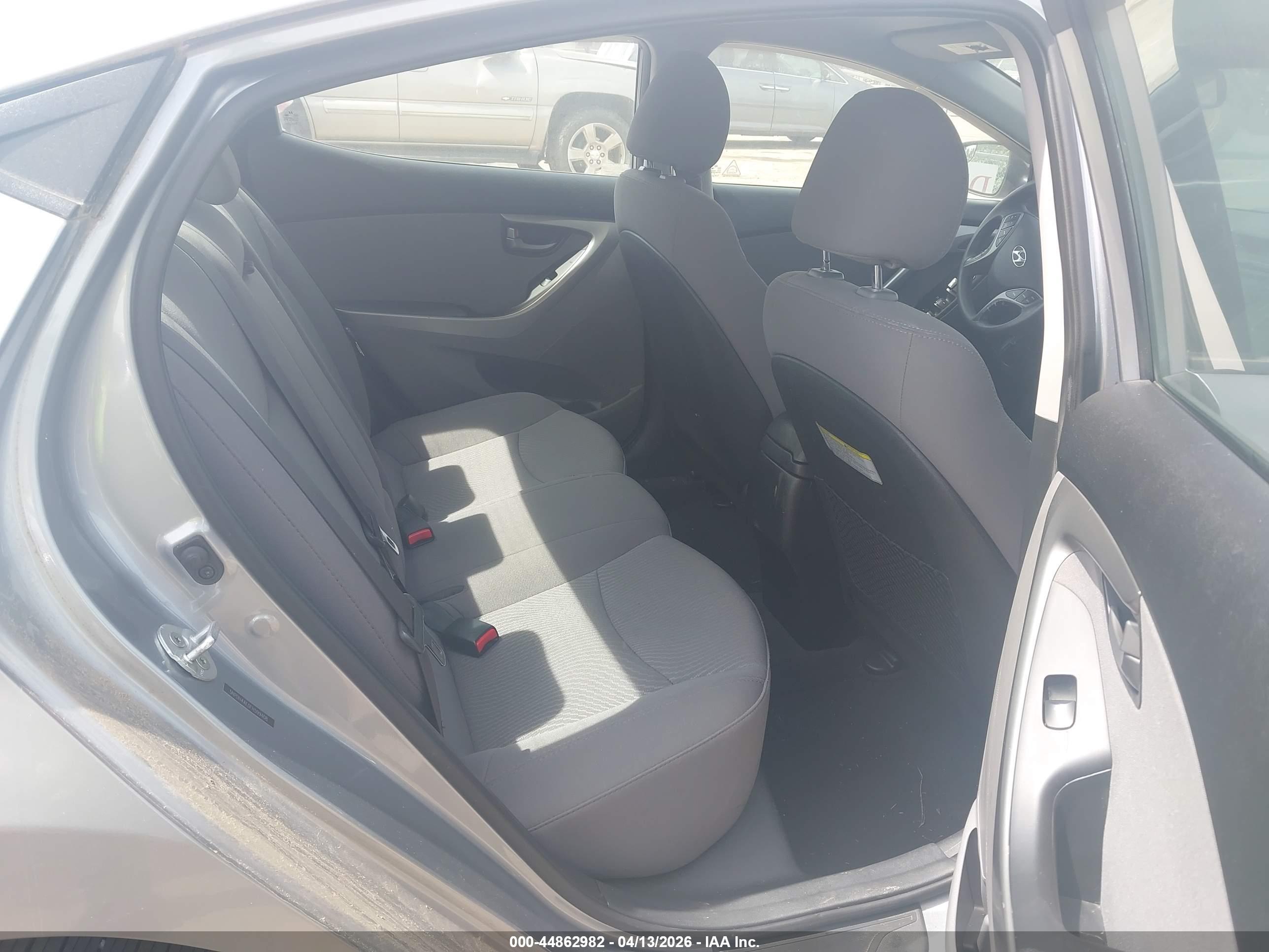 HYUNDAI ELANTRA image 8