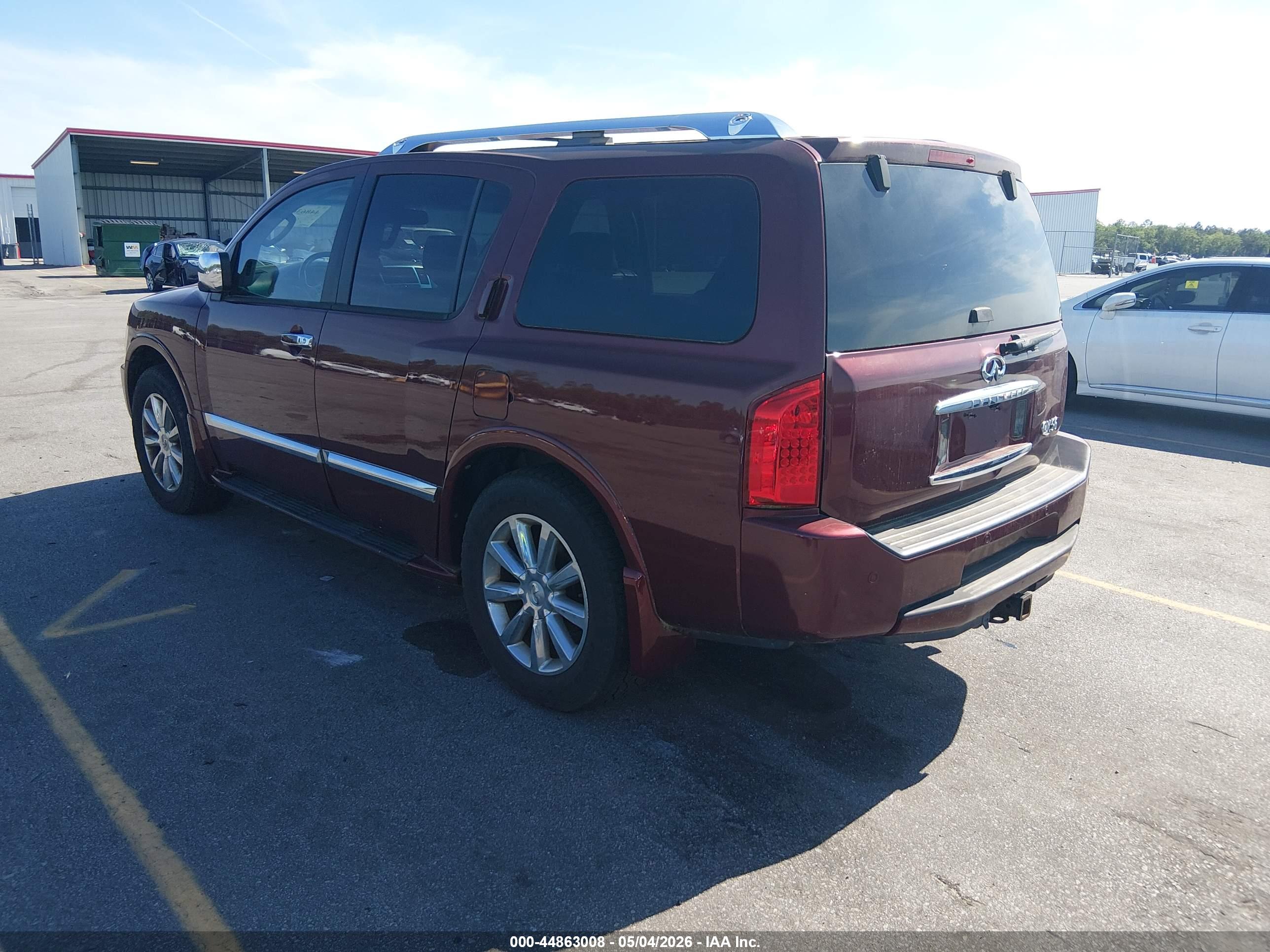 INFINITI QX56 image 3
