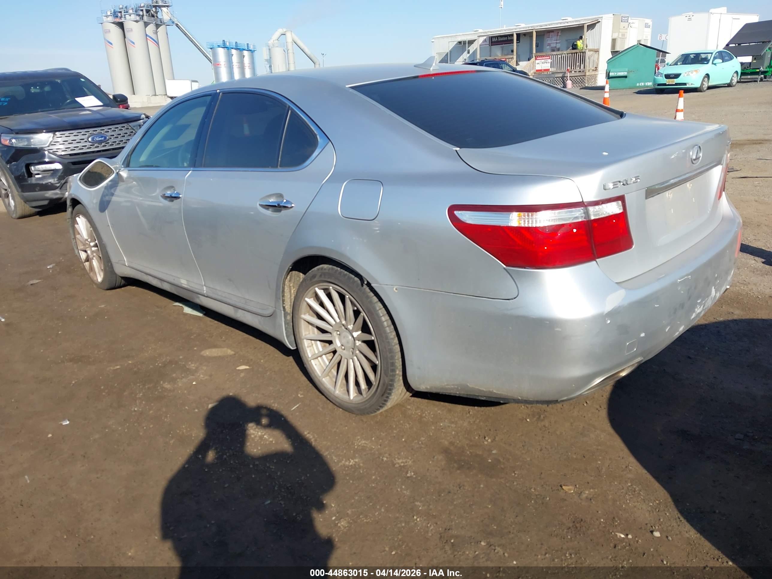 LEXUS LS image 3
