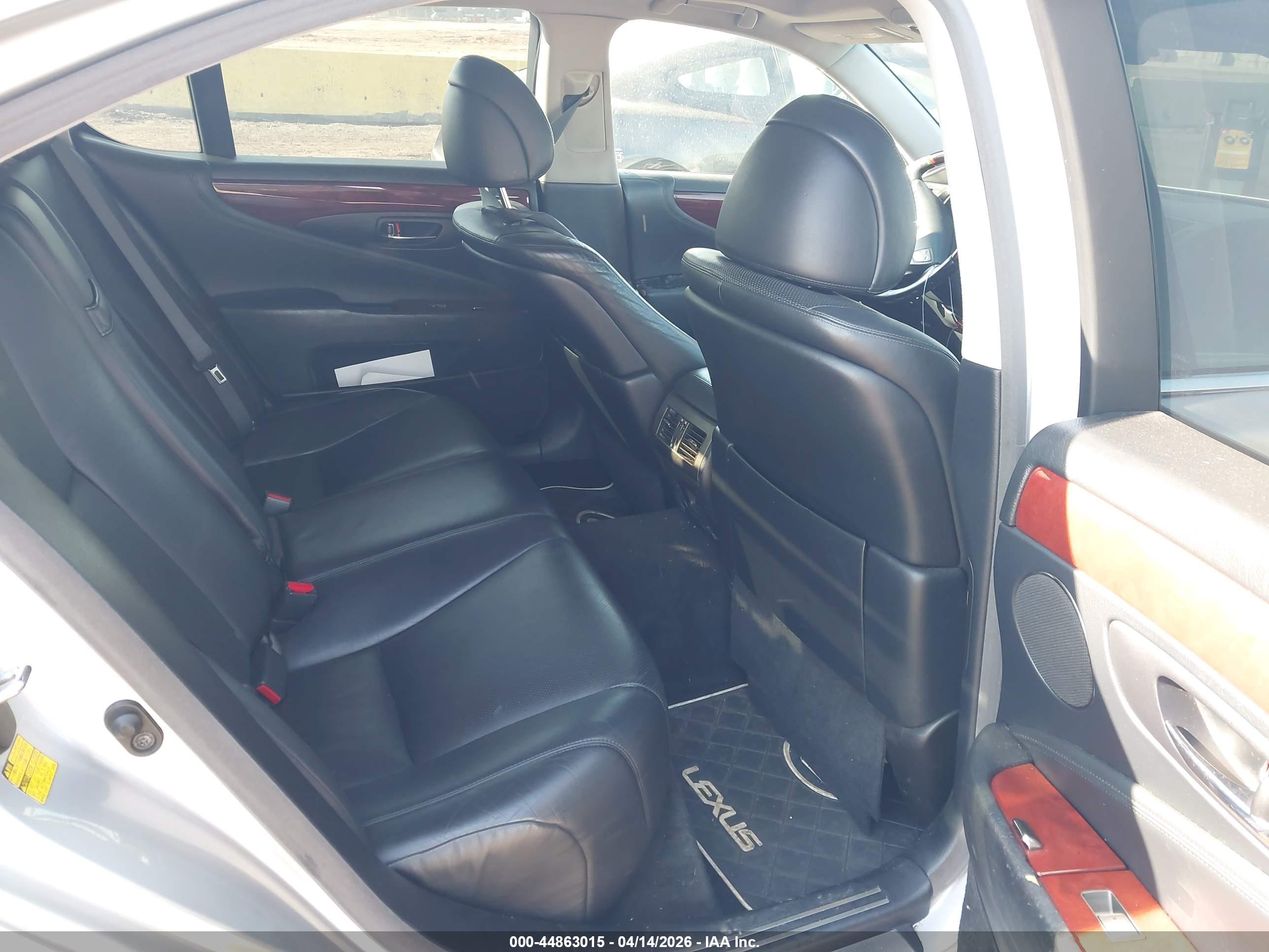 LEXUS LS image 8