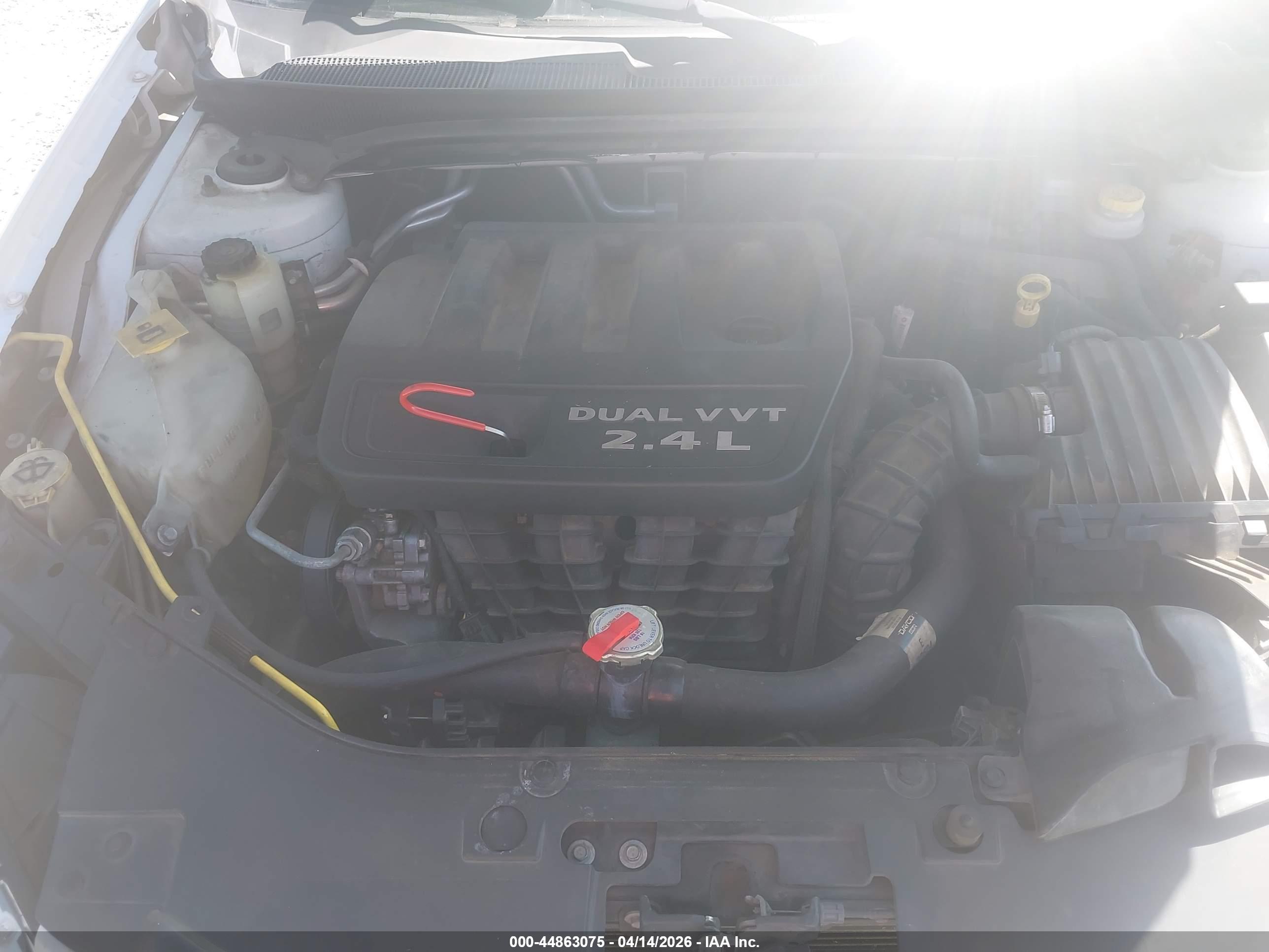 CHRYSLER 200 image 10