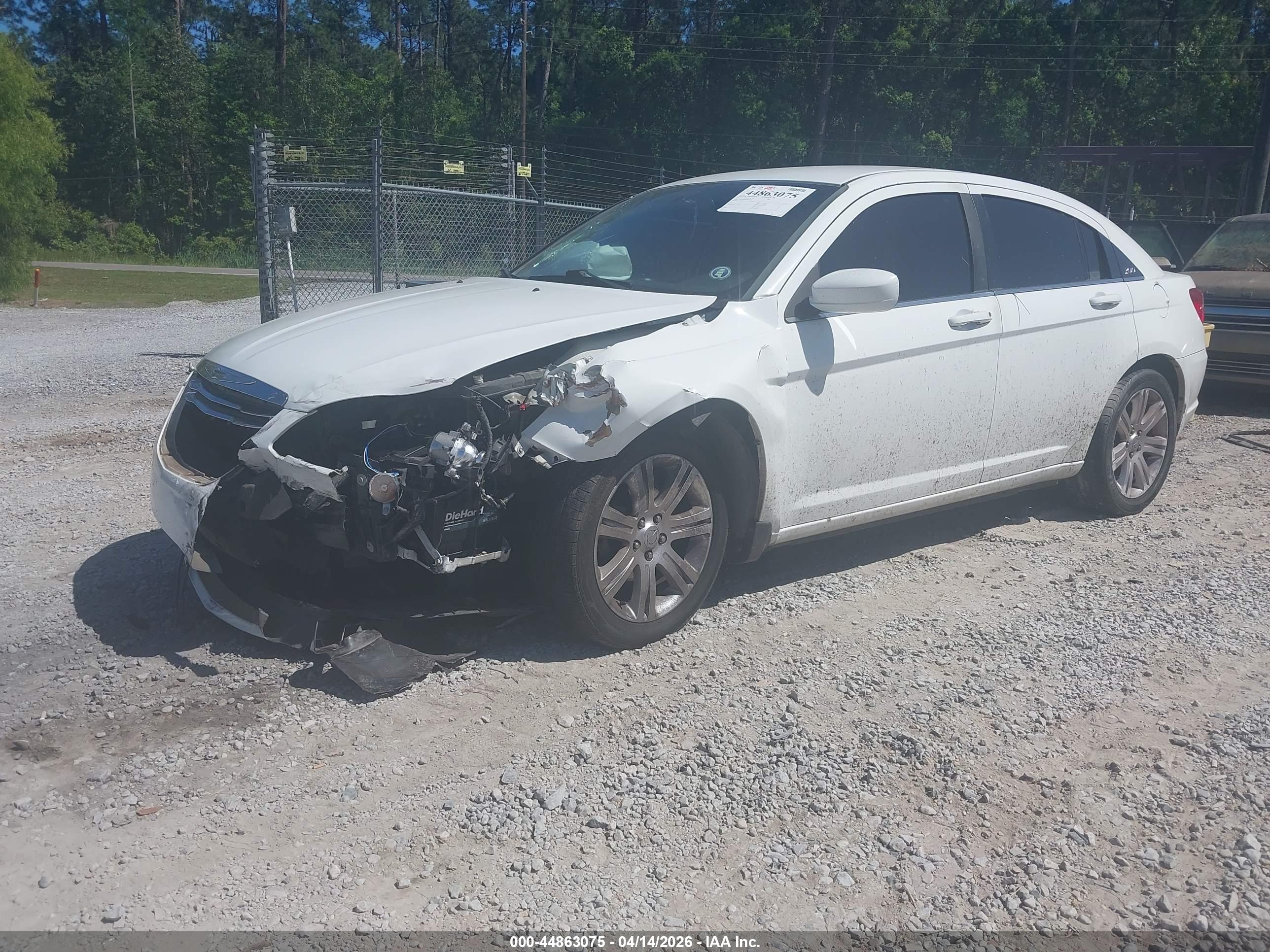 CHRYSLER 200 image 2