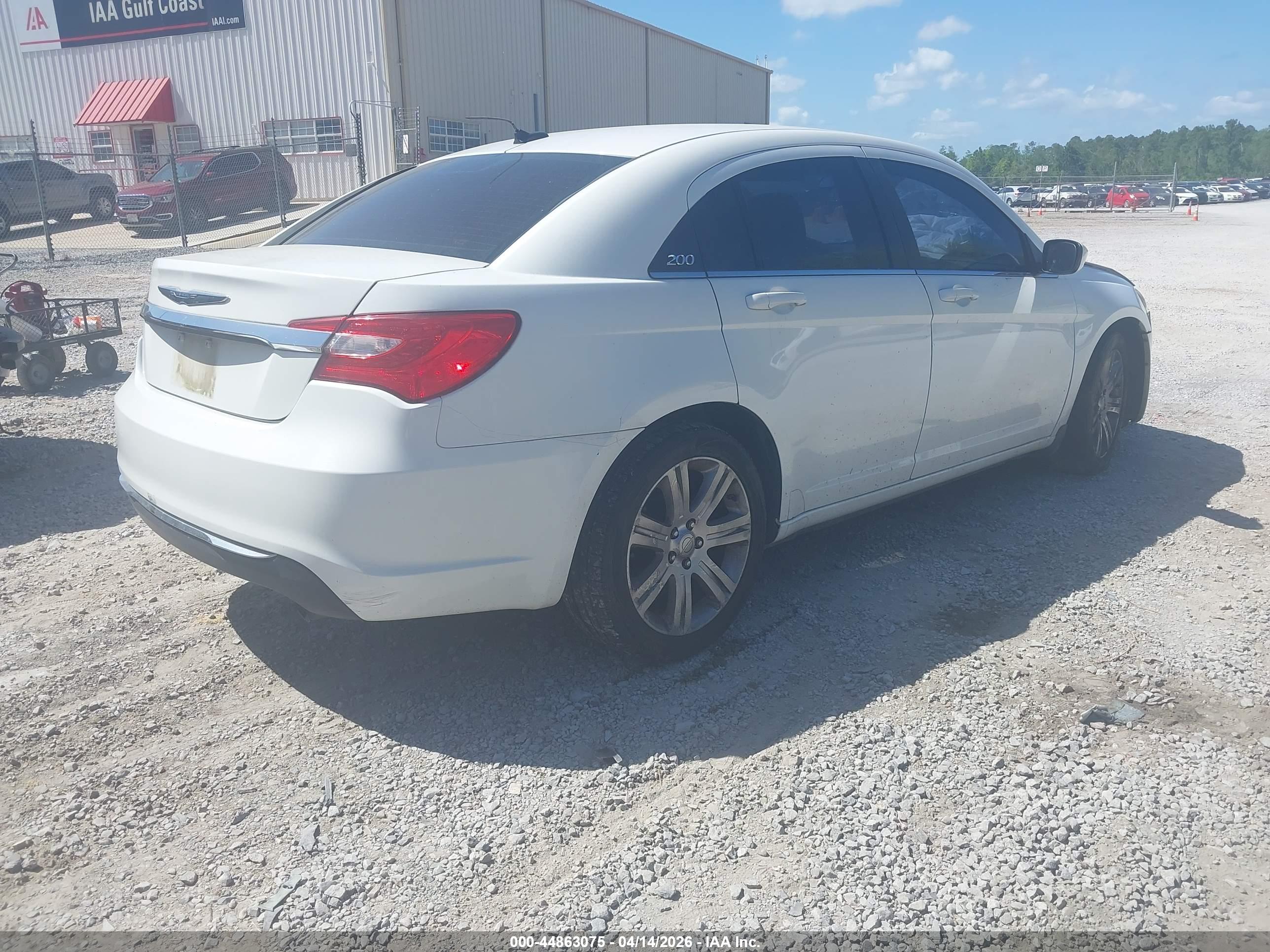 CHRYSLER 200 image 4
