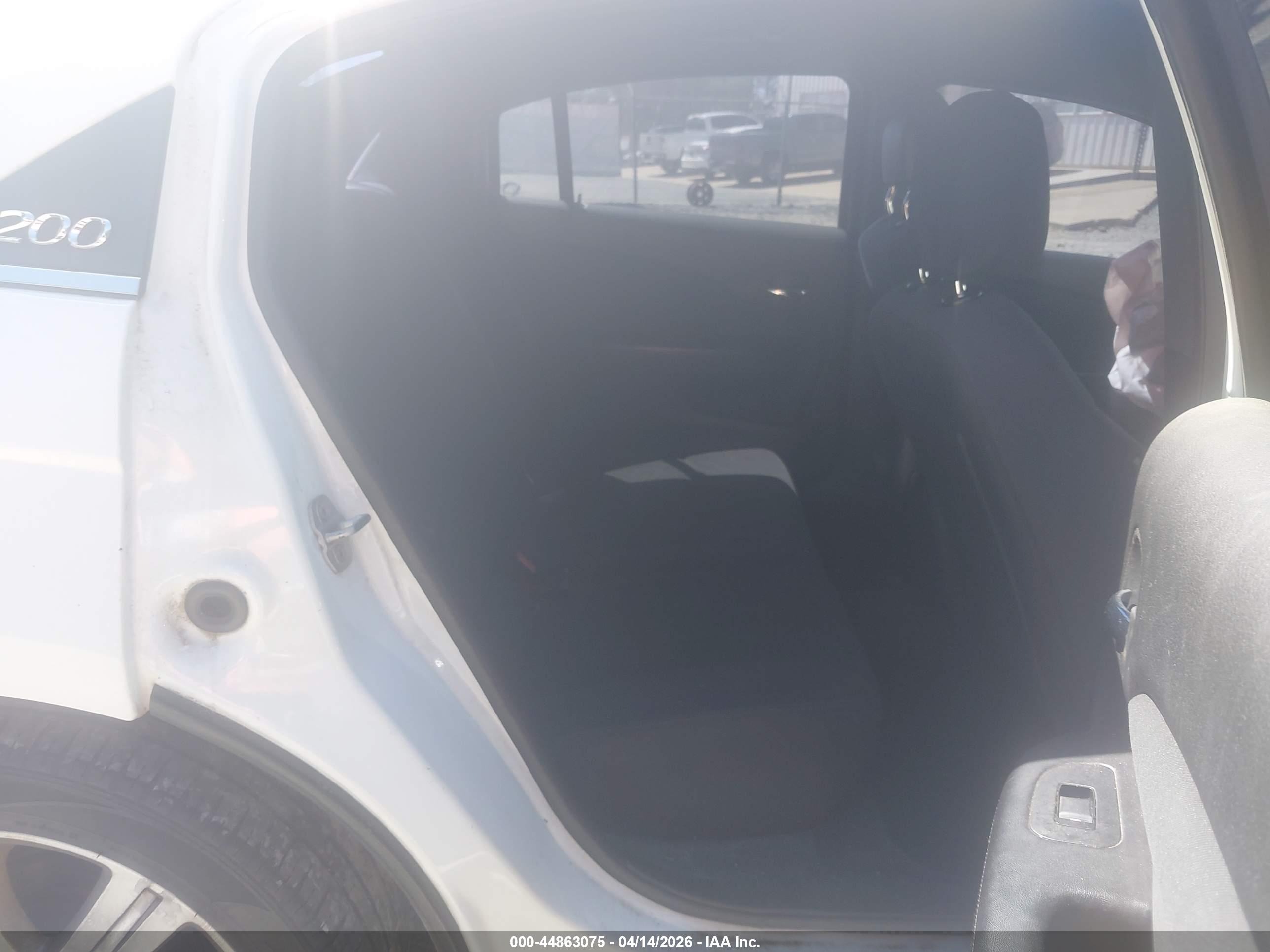 CHRYSLER 200 image 8