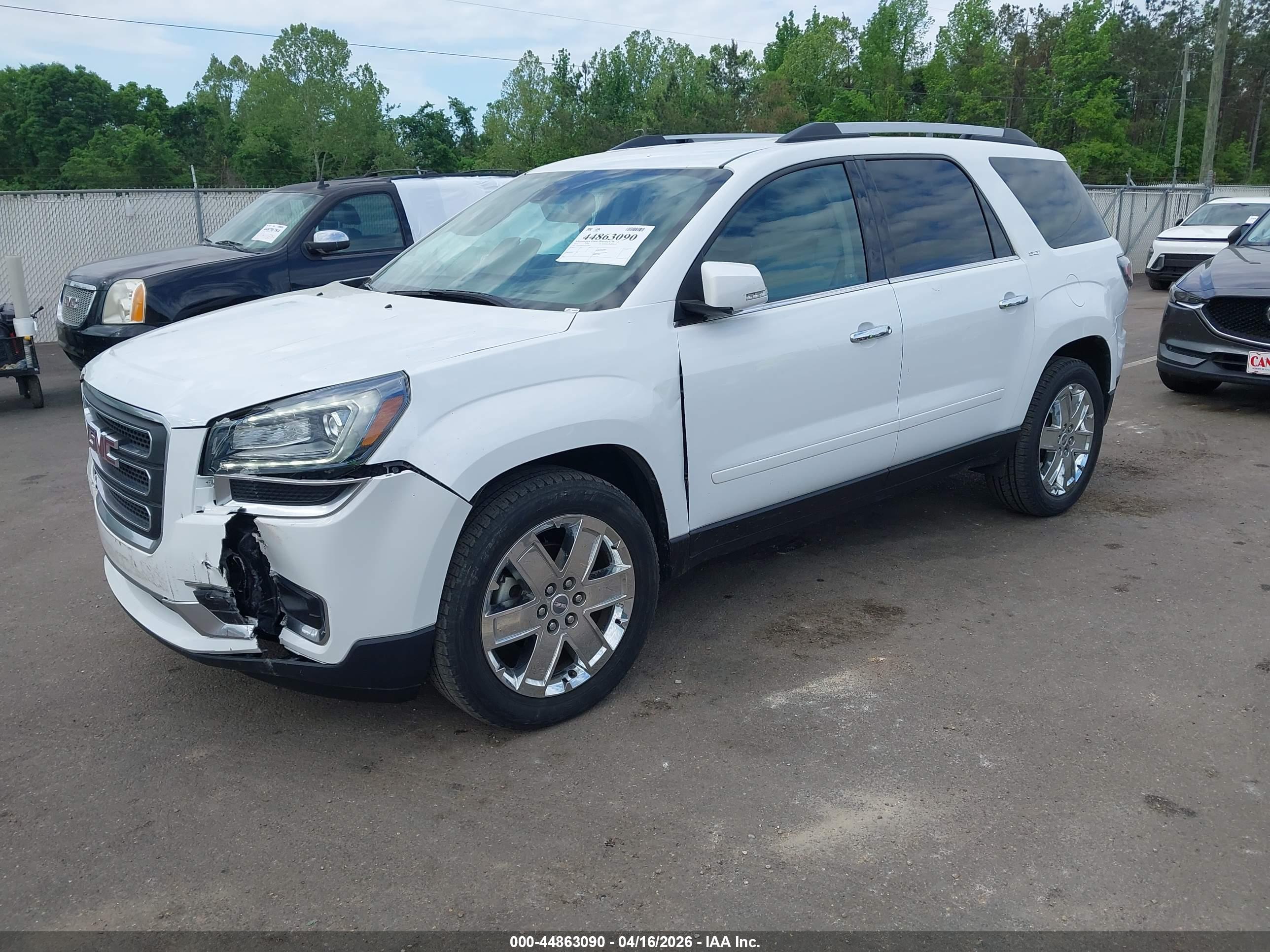 GMC ACADIA image 2