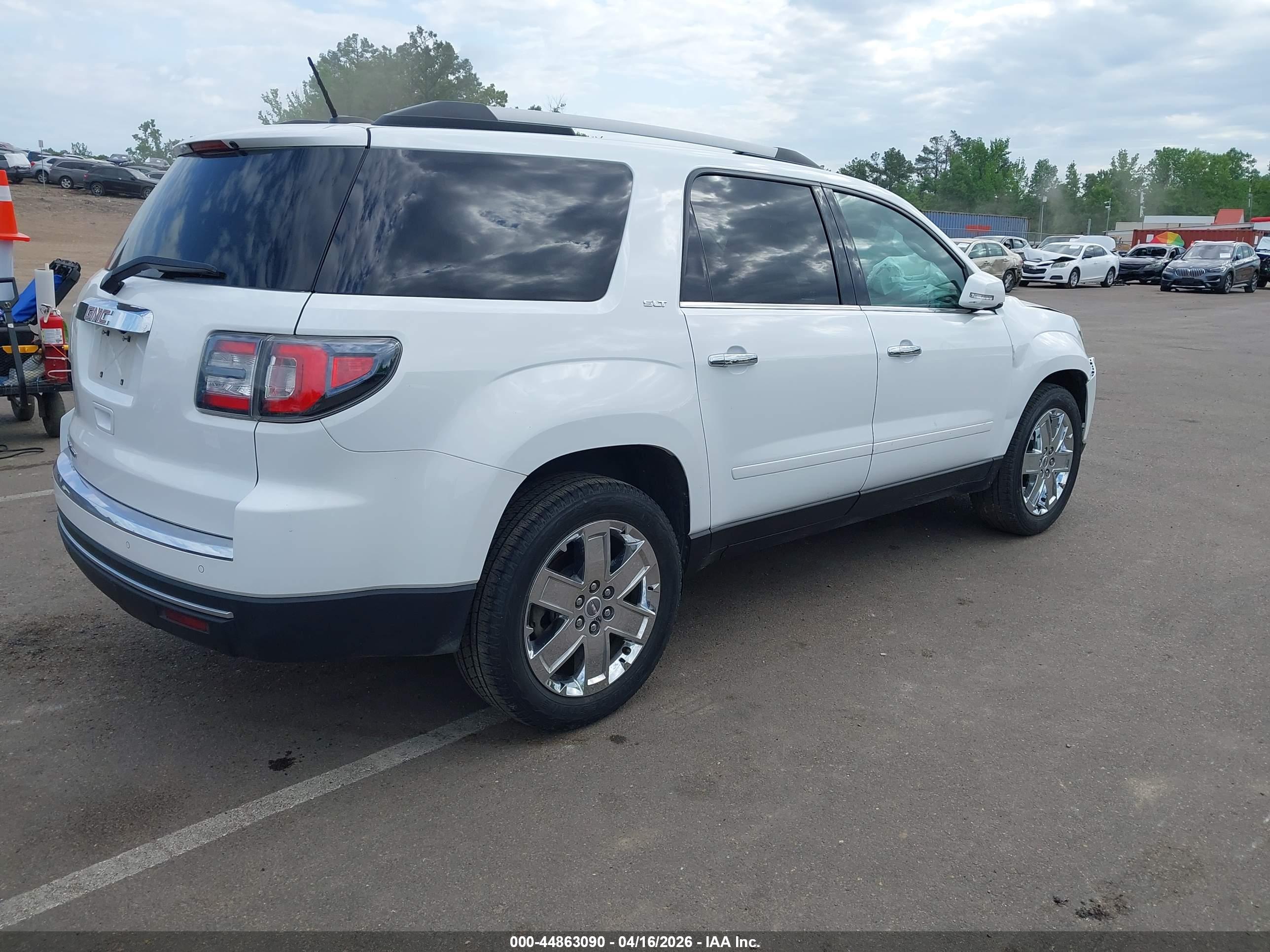 GMC ACADIA image 4