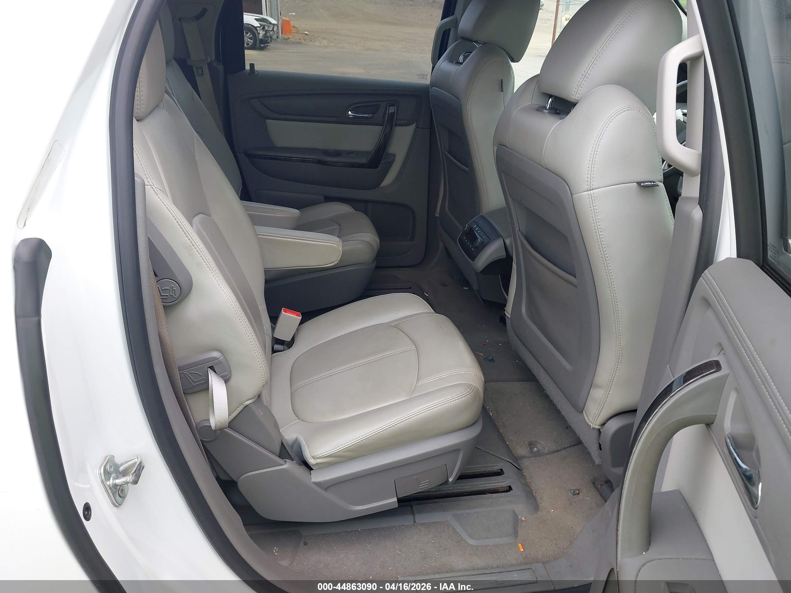 GMC ACADIA image 8