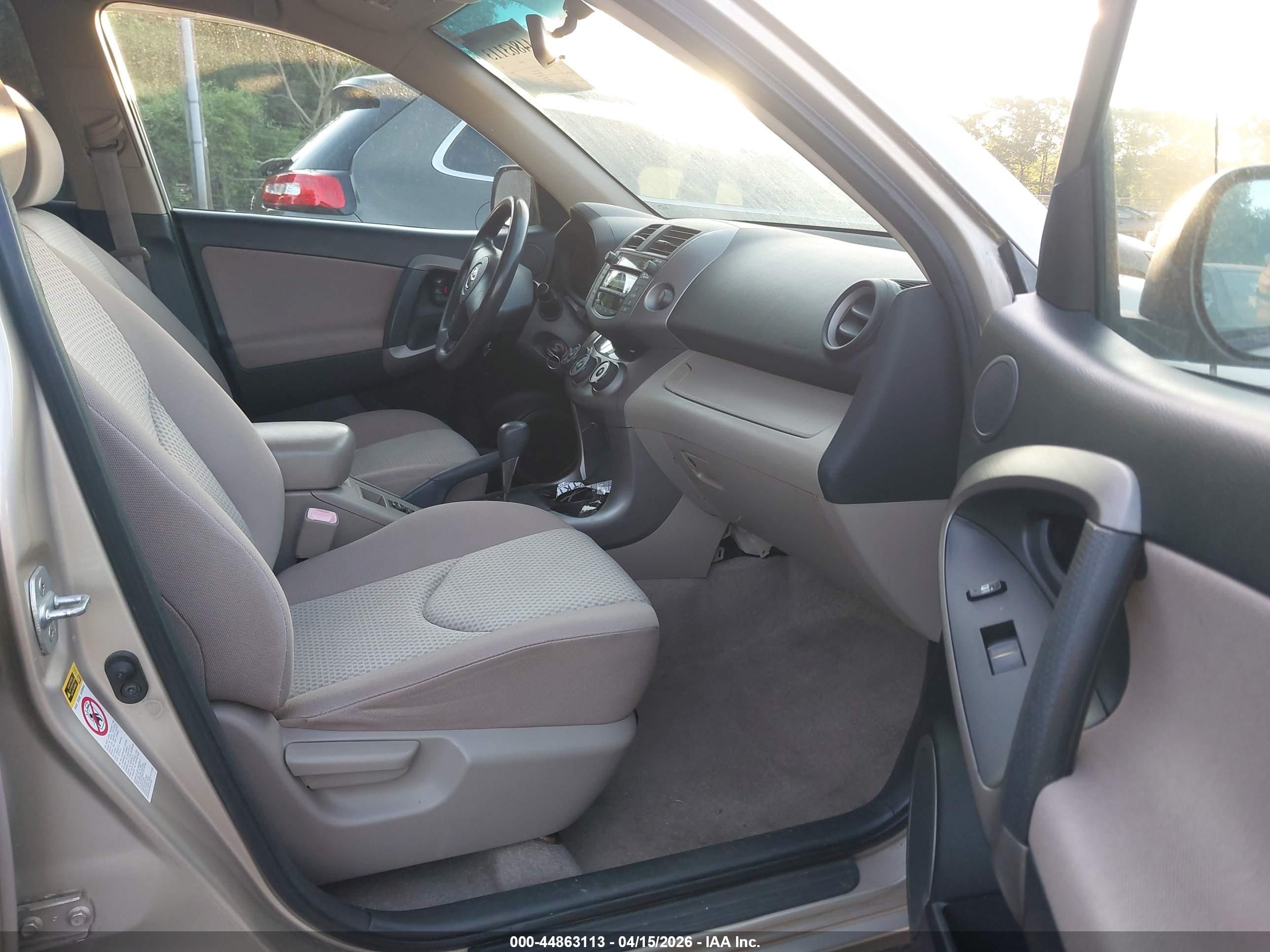 TOYOTA RAV4 image 5