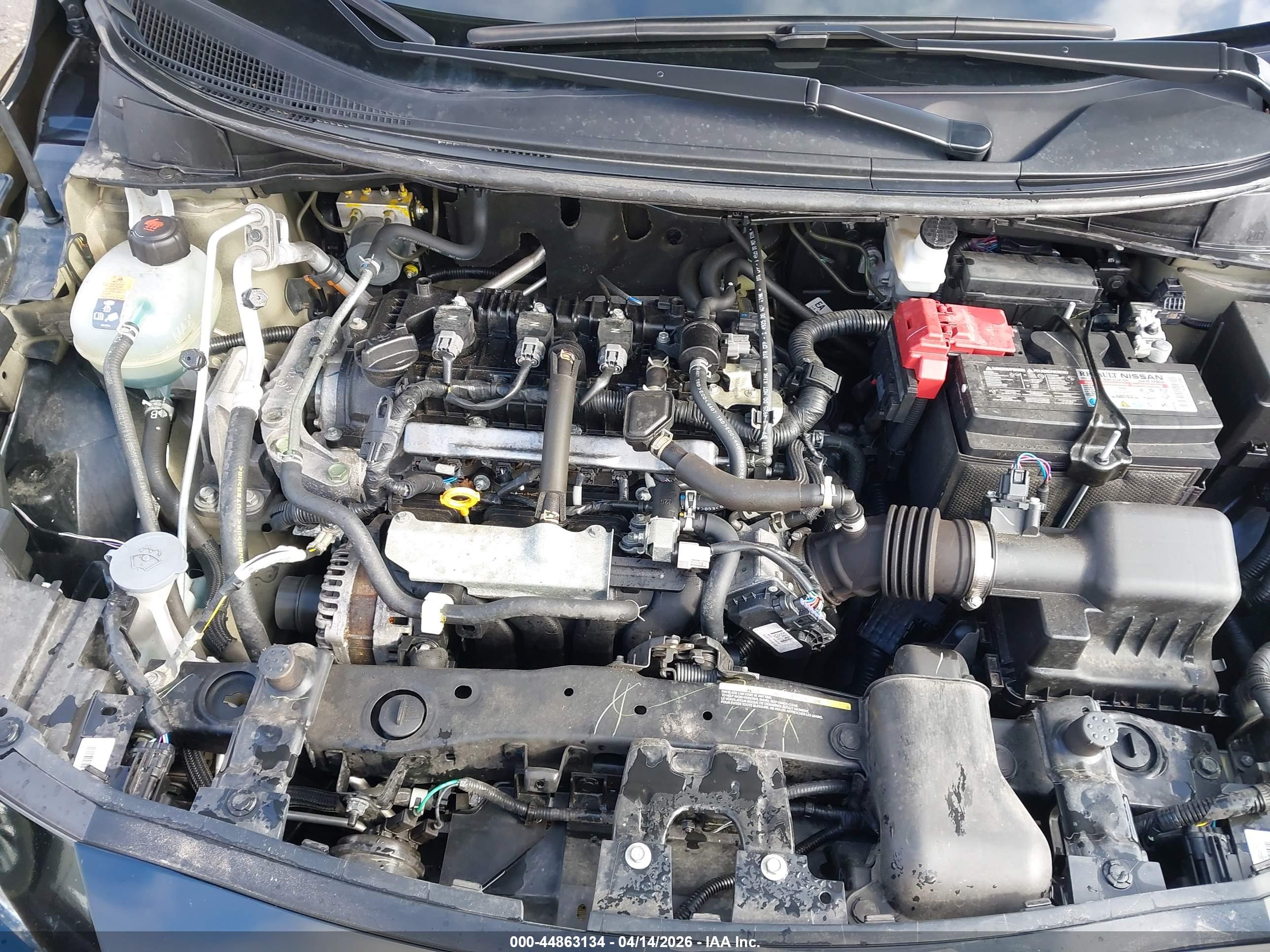 NISSAN VERSA image 10