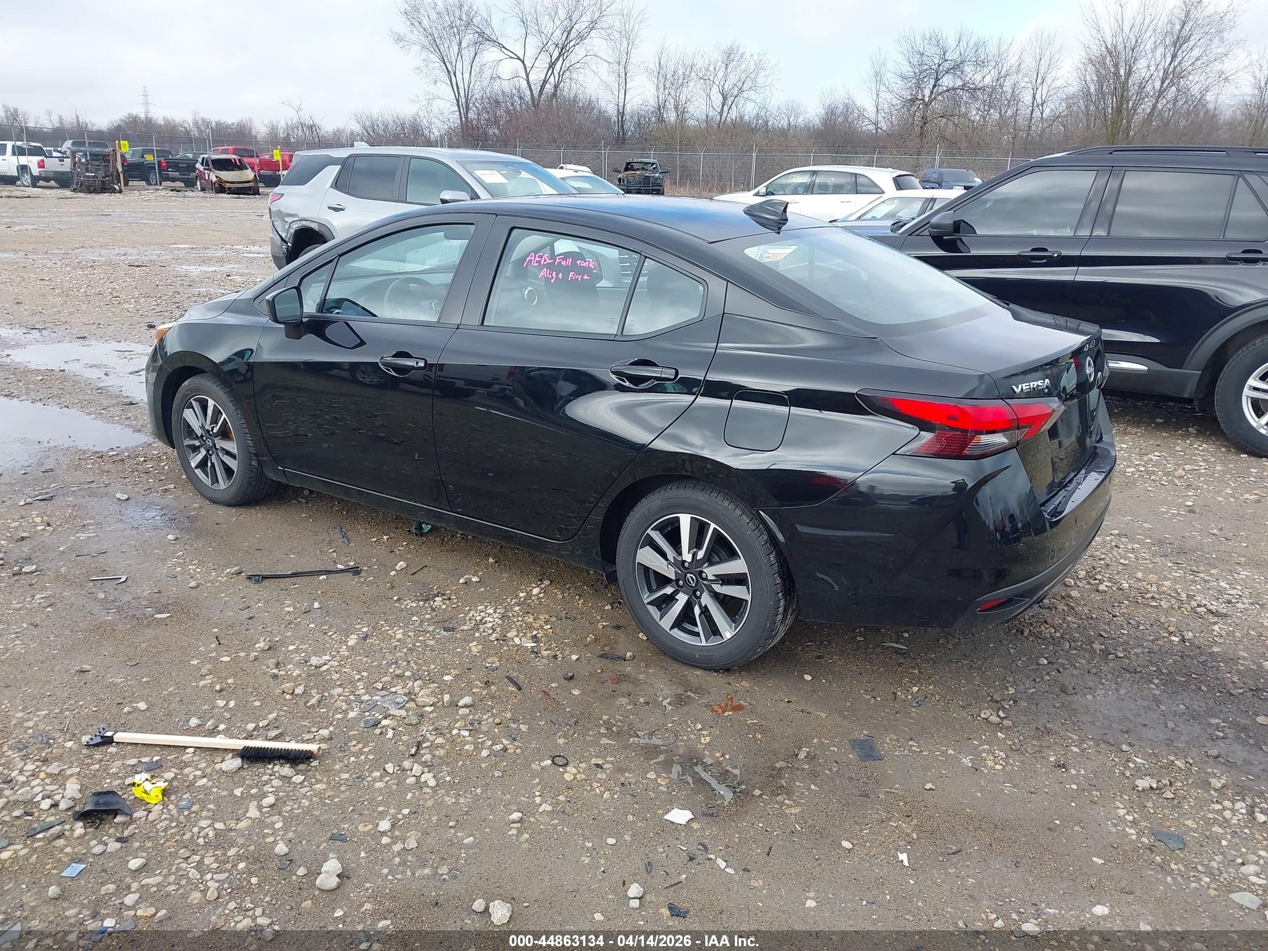 NISSAN VERSA image 3