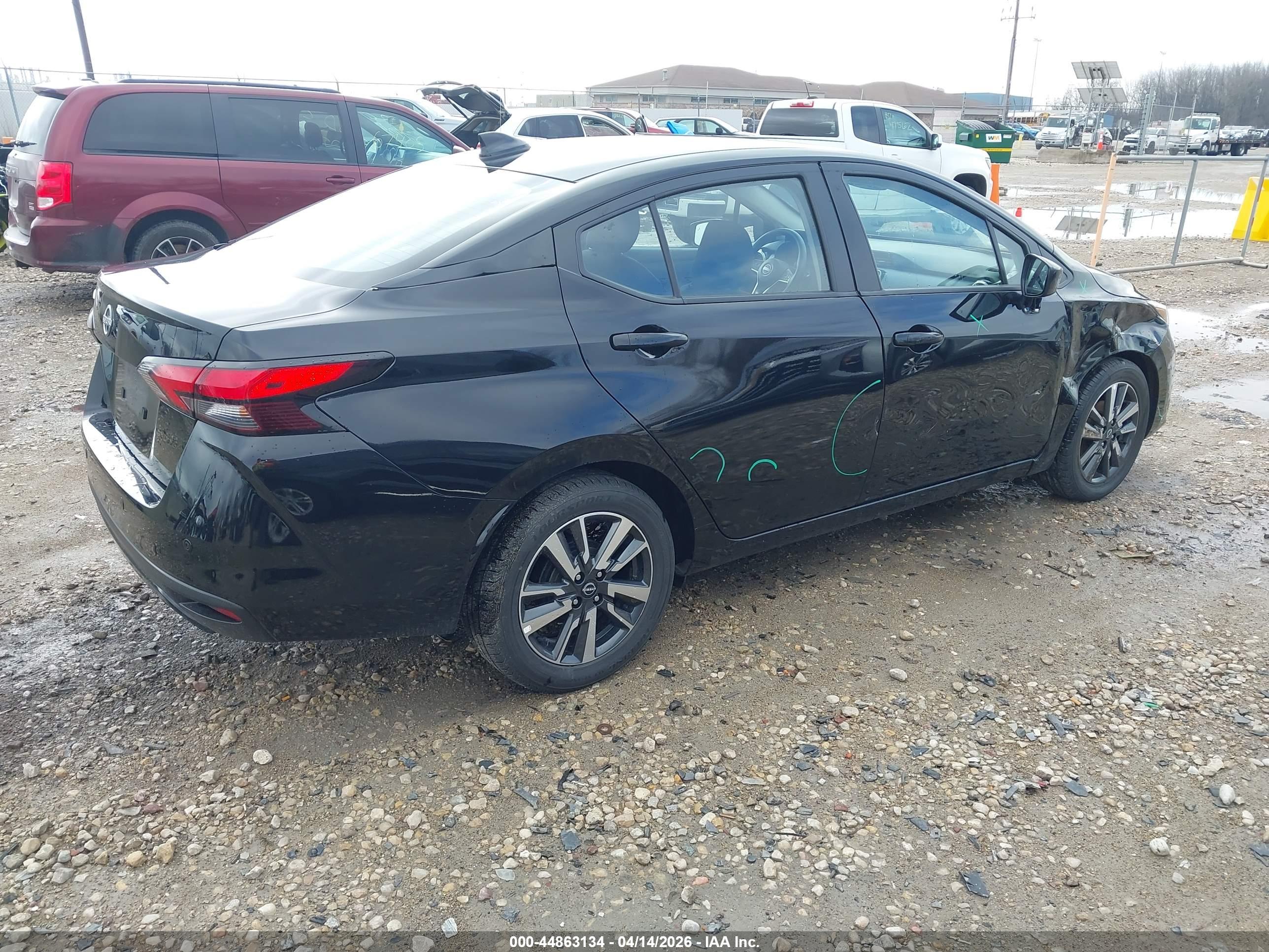 NISSAN VERSA image 4