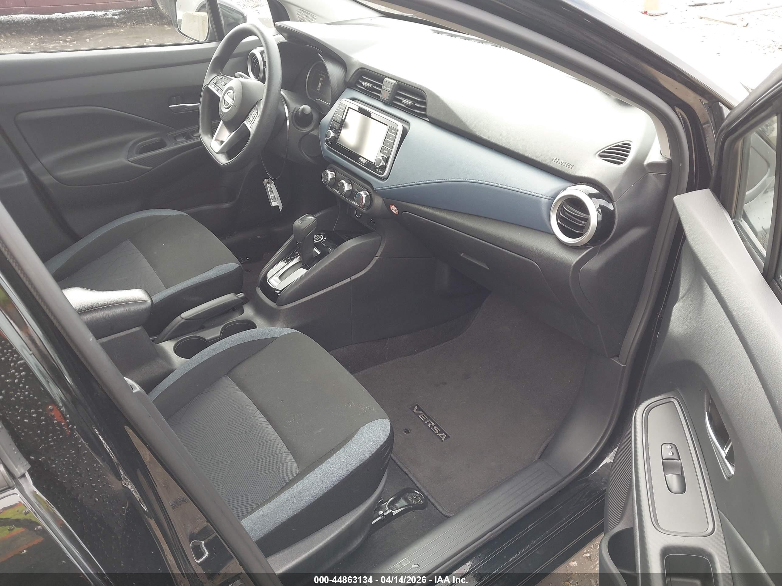 NISSAN VERSA image 5