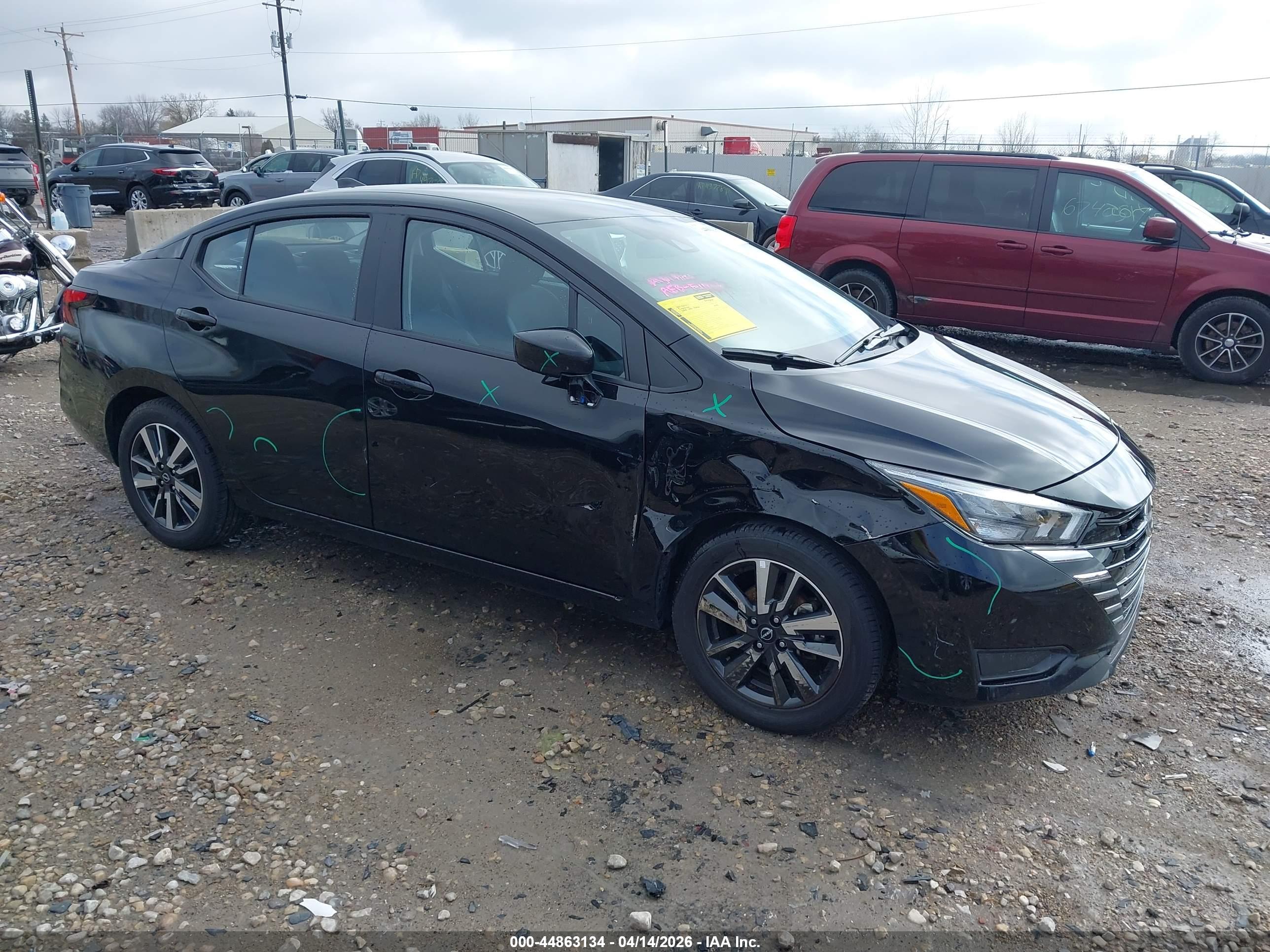 NISSAN VERSA image 6