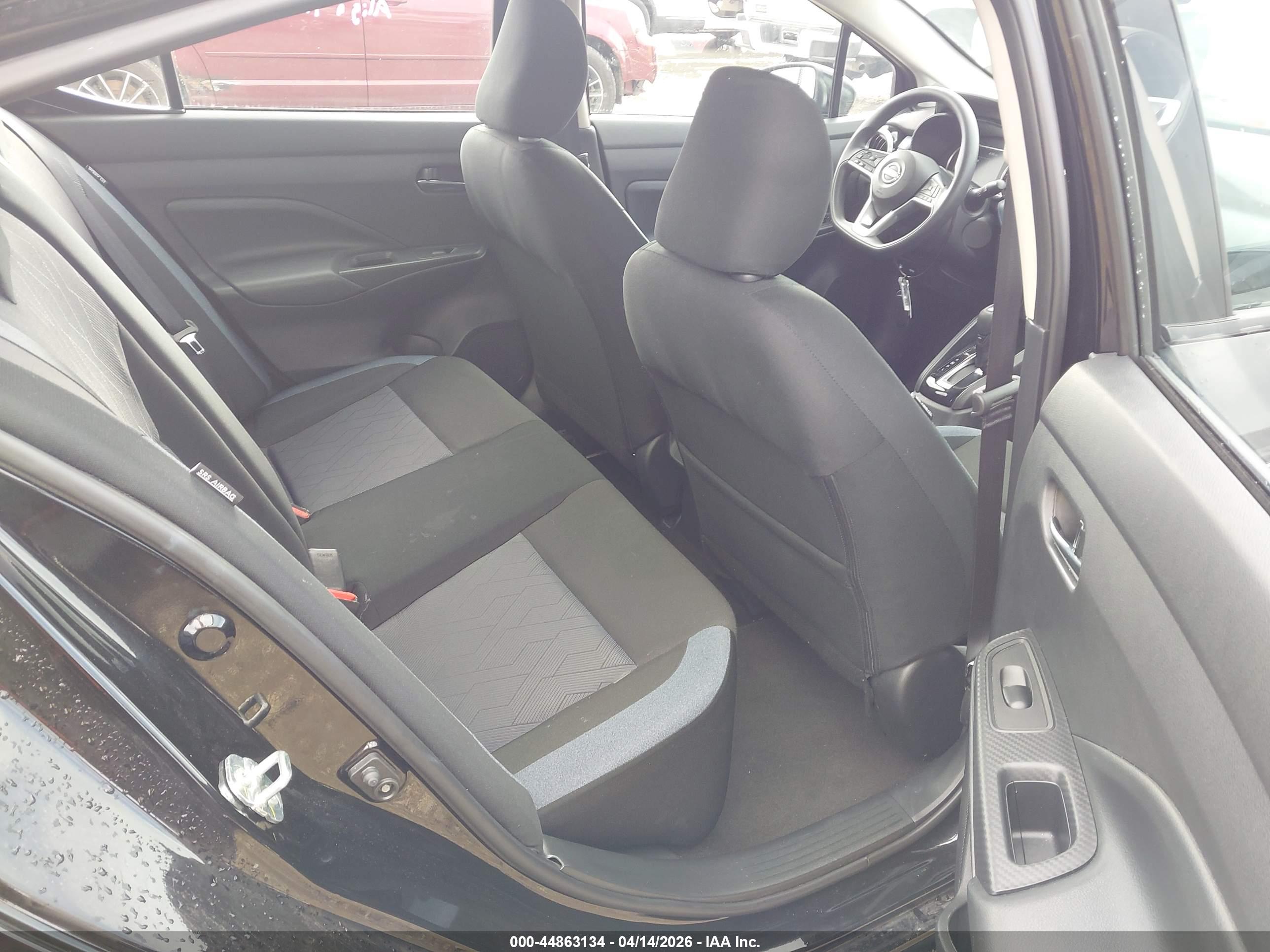 NISSAN VERSA image 8