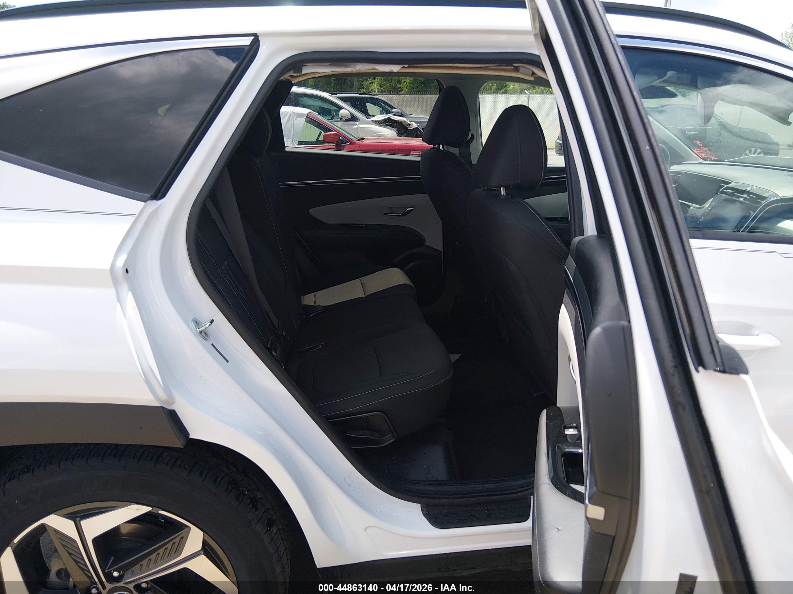 HYUNDAI TUCSON image 8