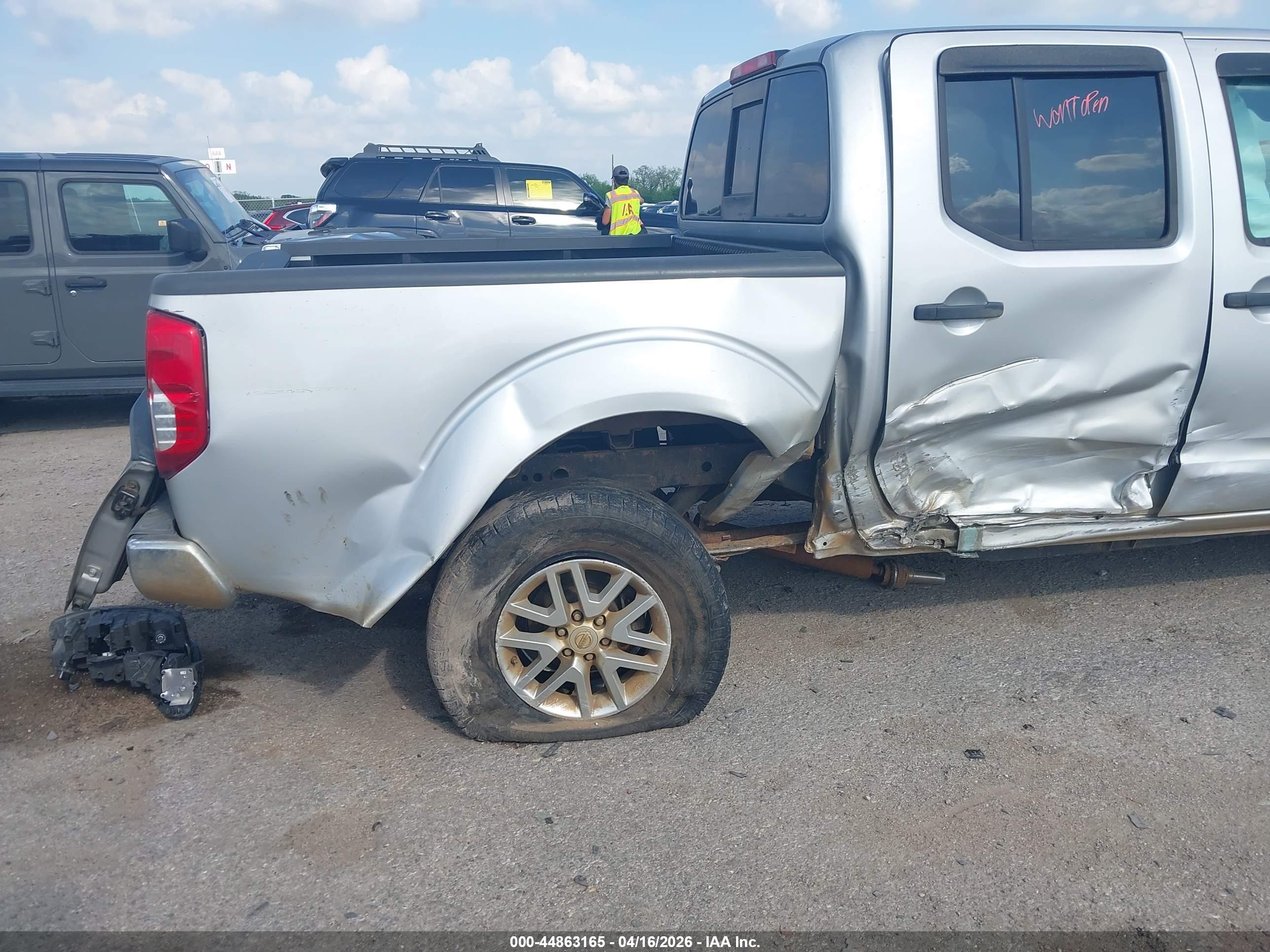 NISSAN FRONTIER image 6