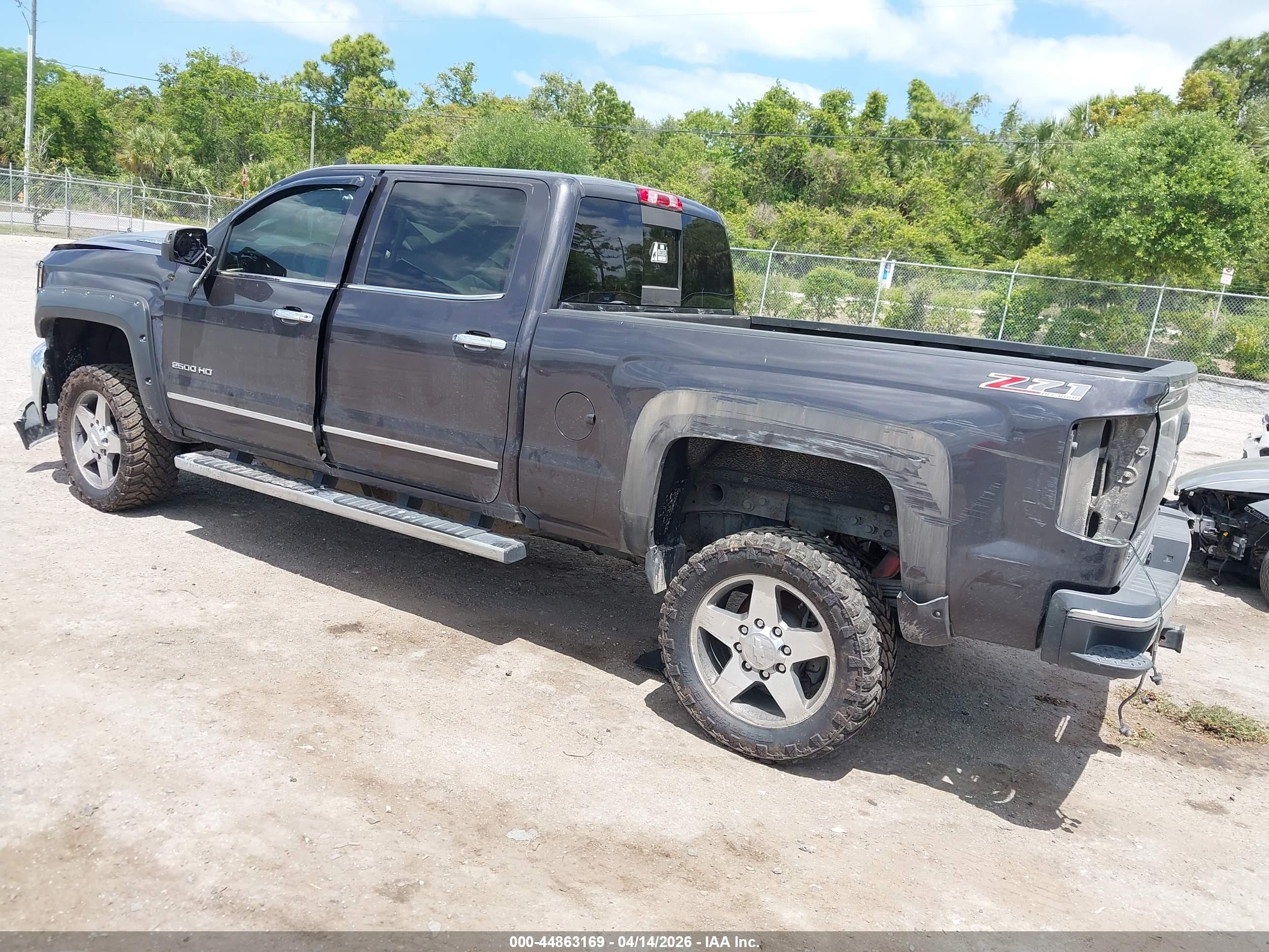CHEVROLET SILVERADO image 3