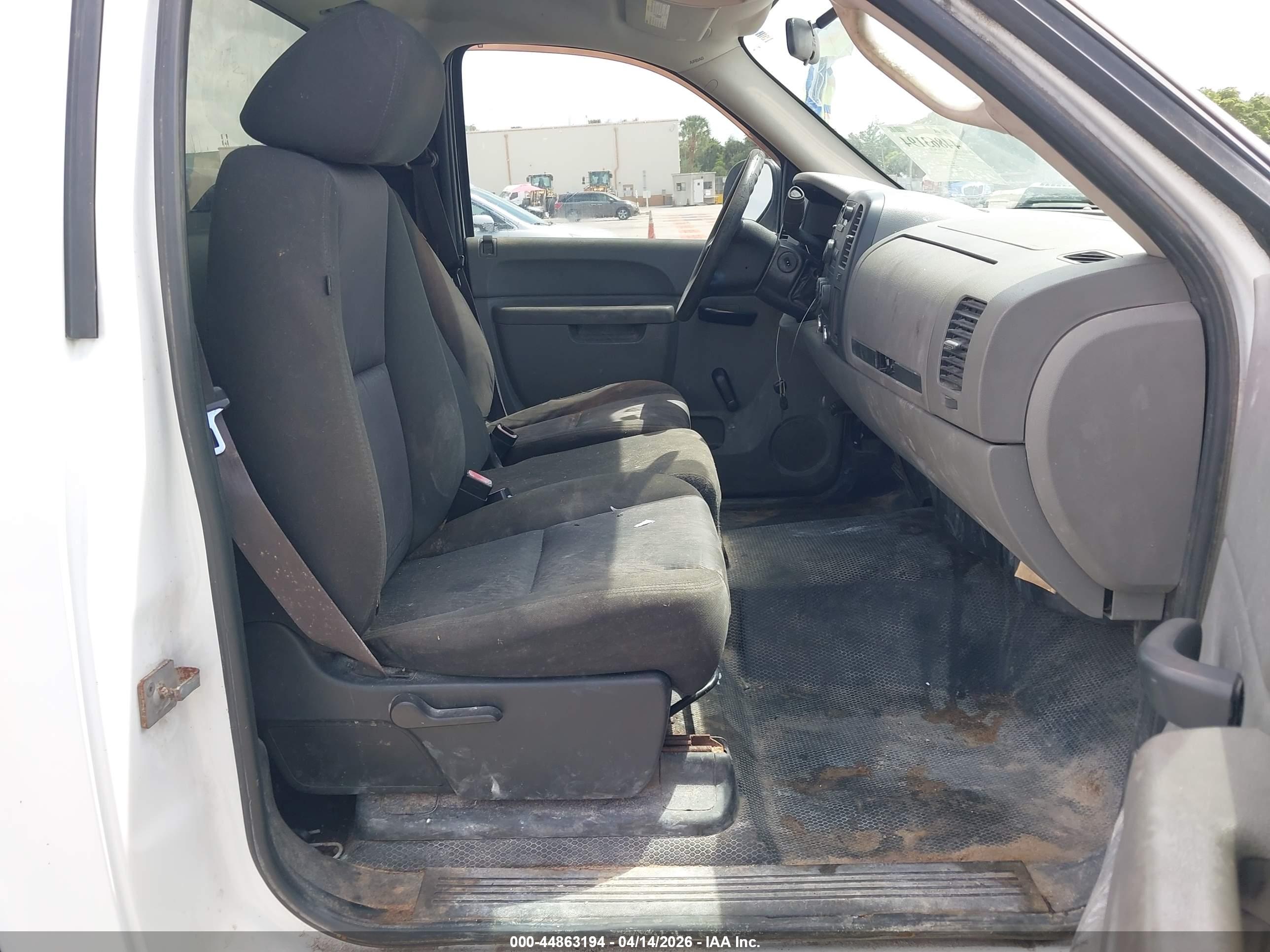 CHEVROLET SILVERADO image 5