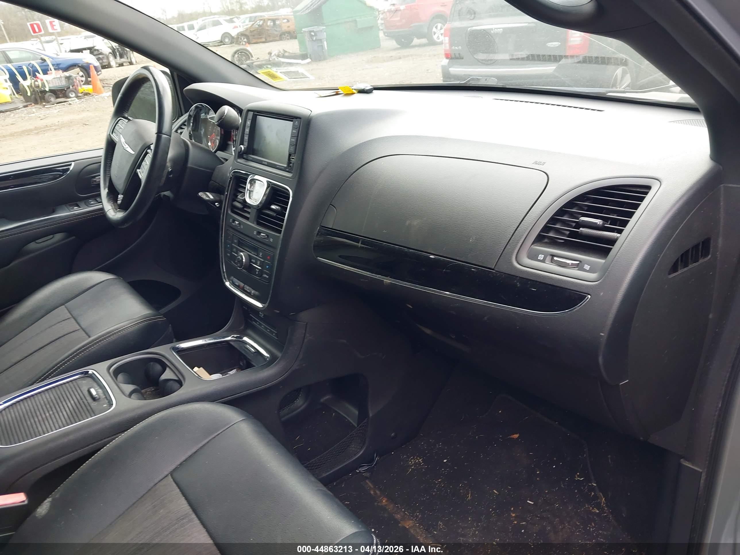 CHRYSLER TOWN image 5