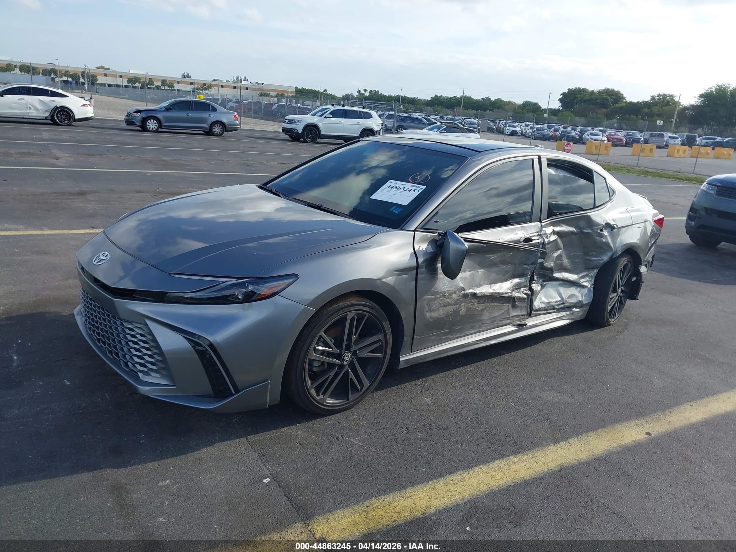TOYOTA CAMRY image 2