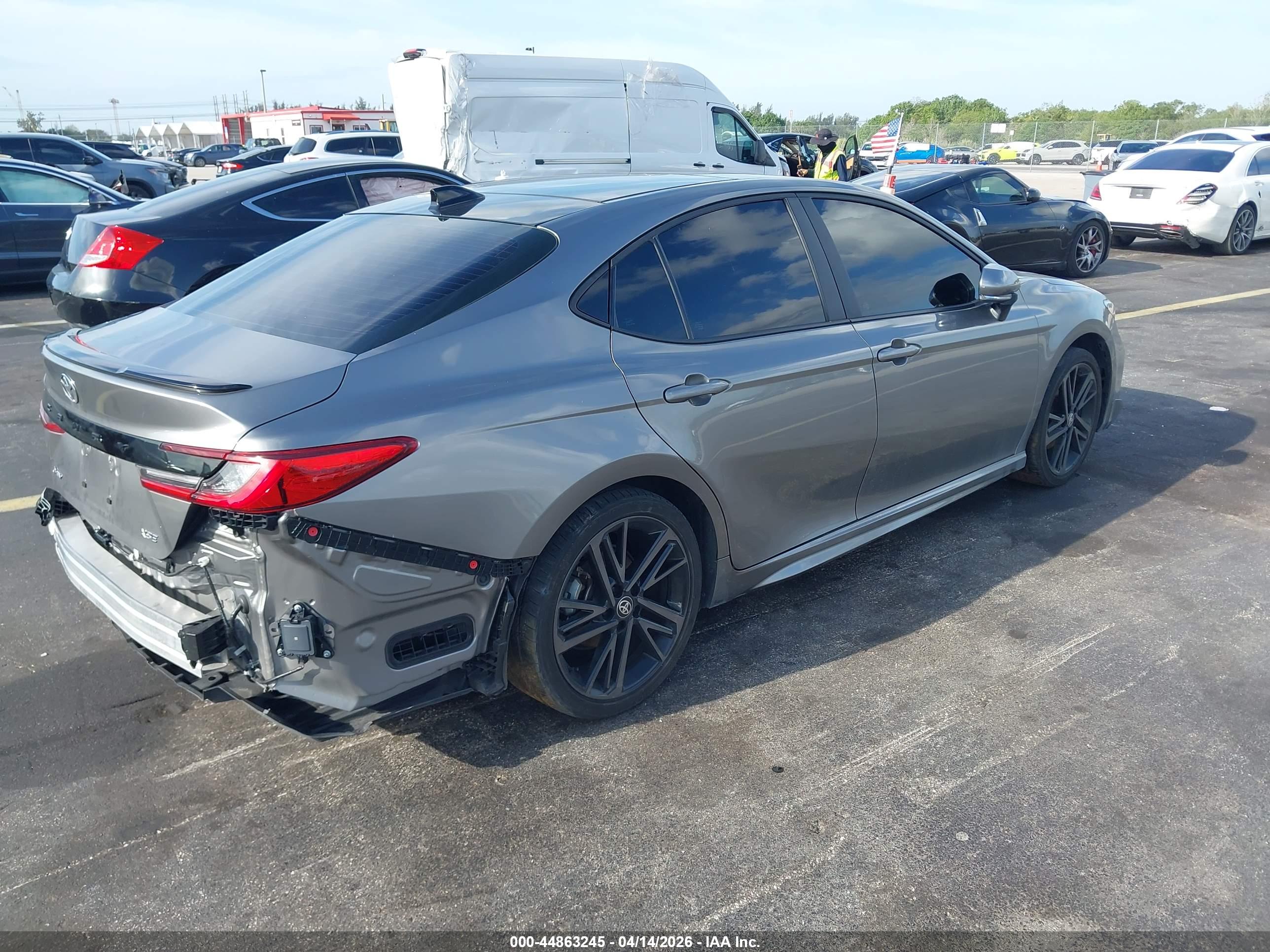 TOYOTA CAMRY image 4
