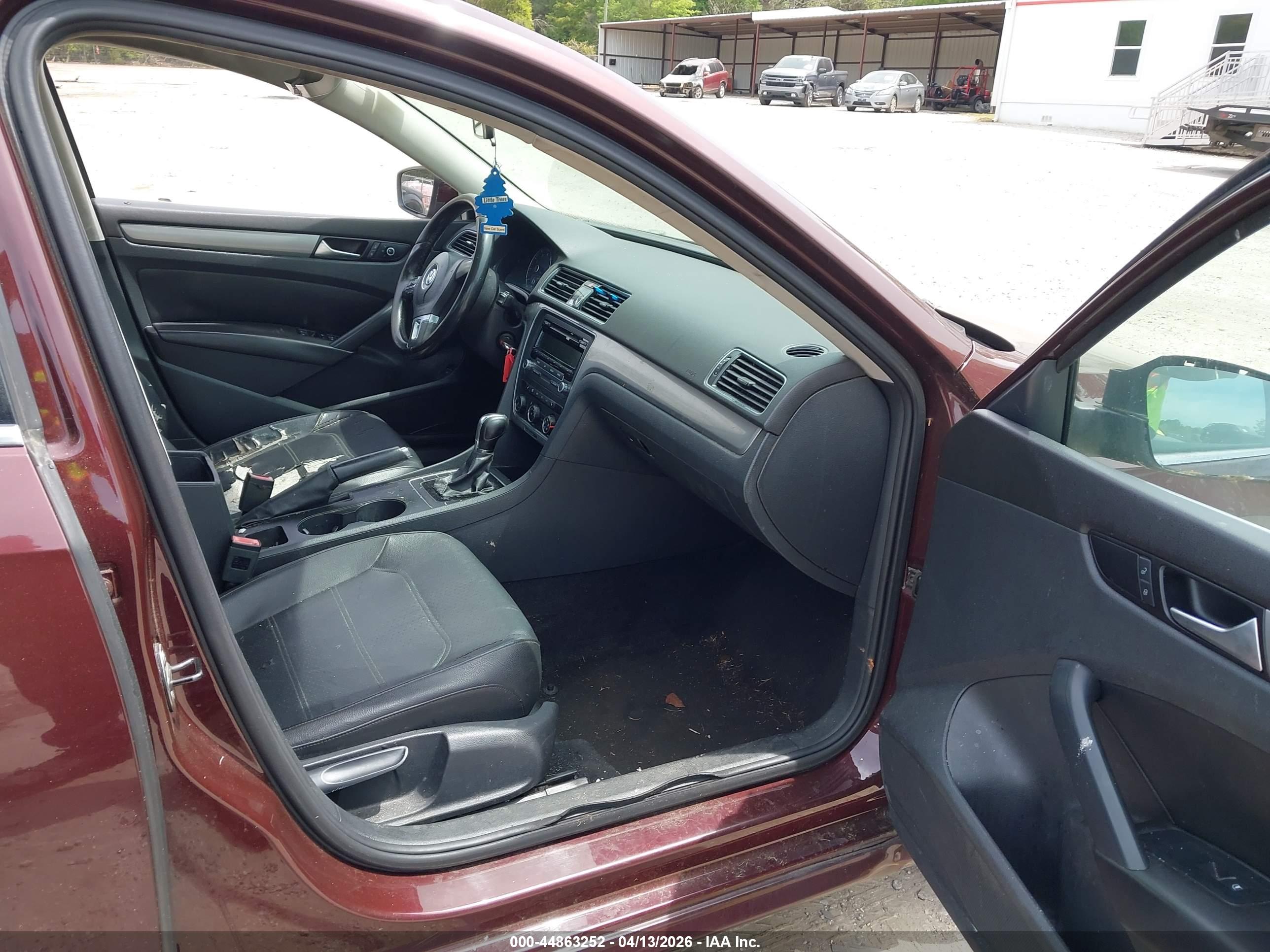 VOLKSWAGEN PASSAT image 5
