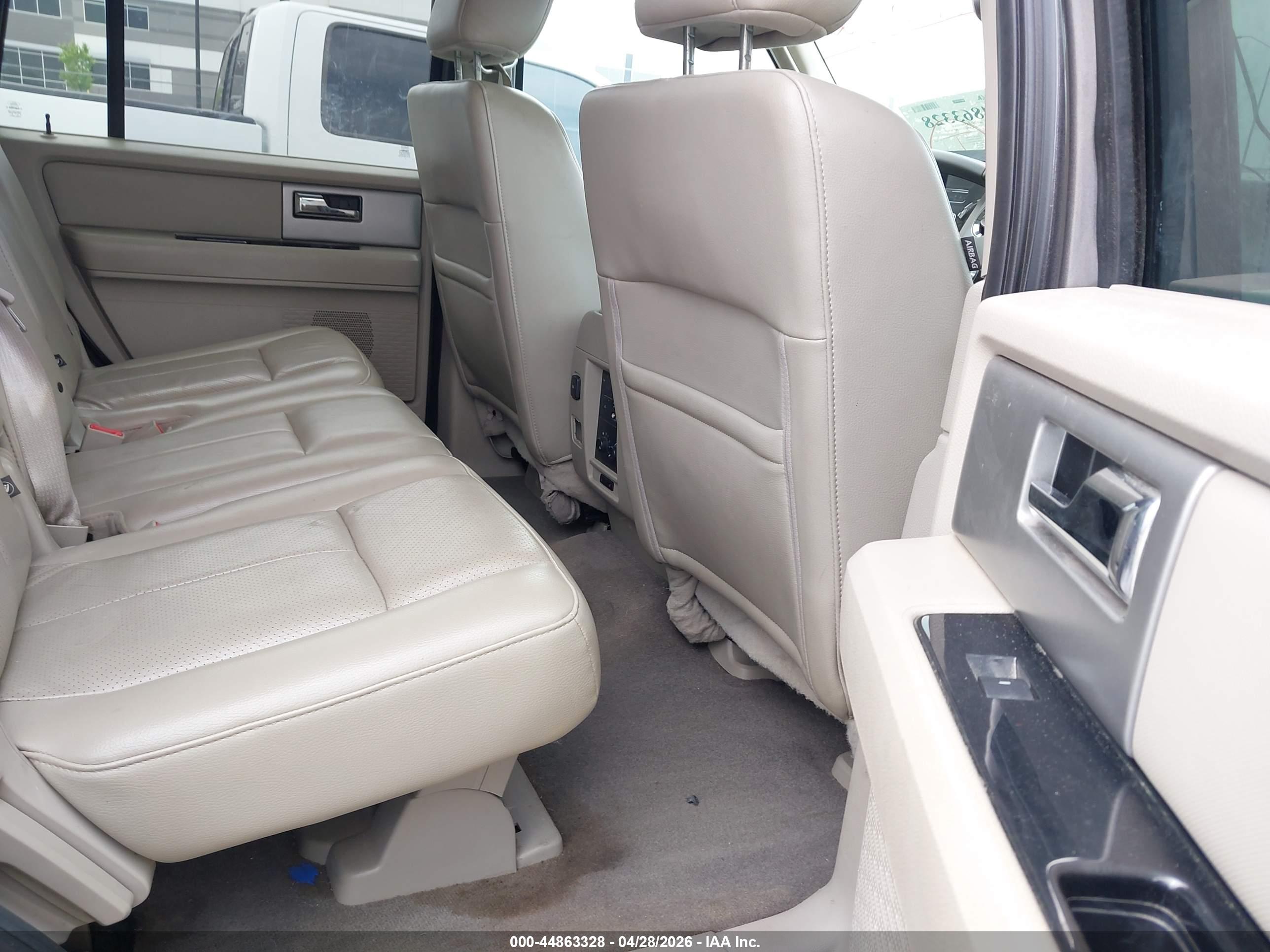 FORD EXPEDITION image 8