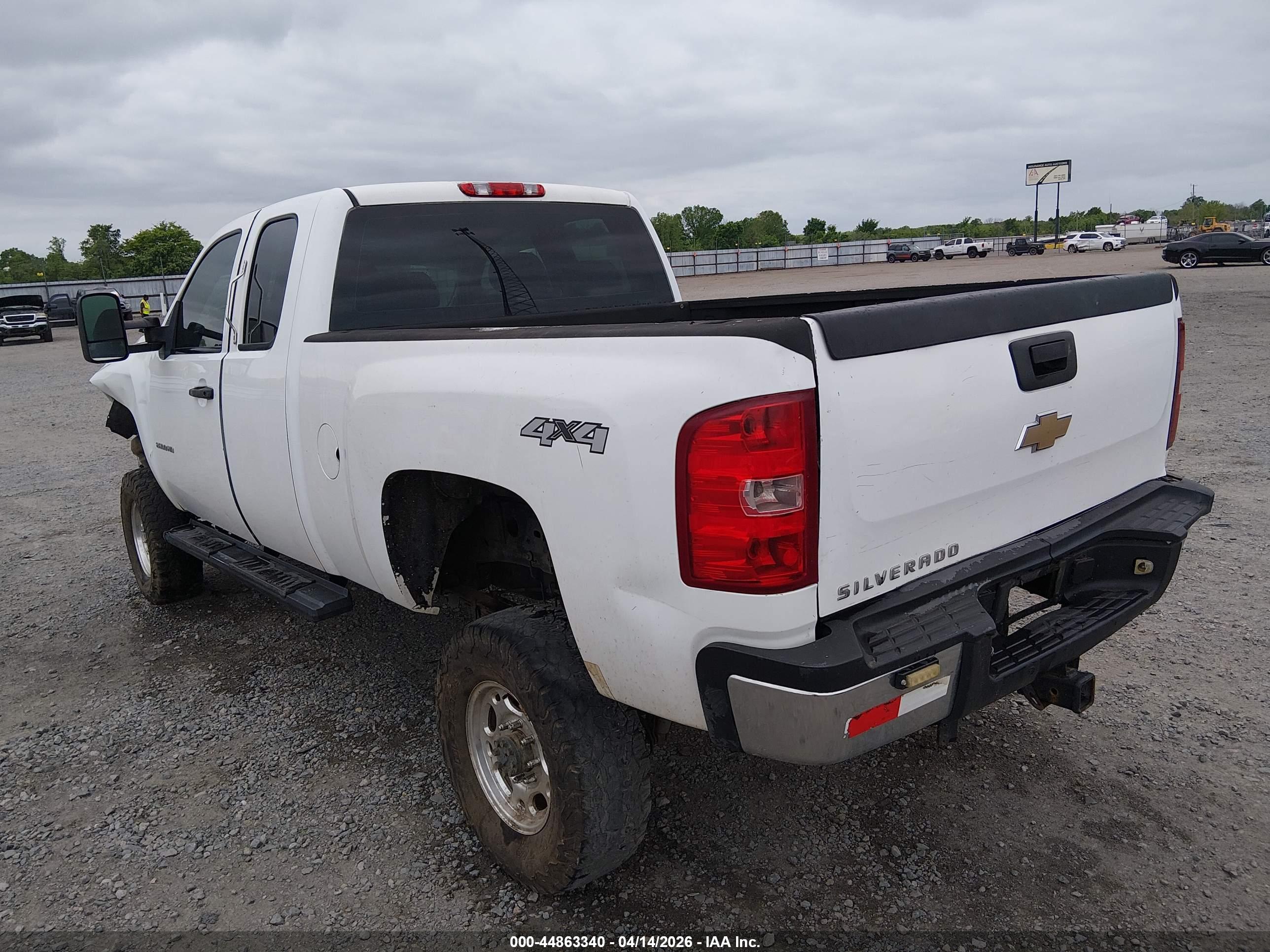 CHEVROLET SILVERADO image 3