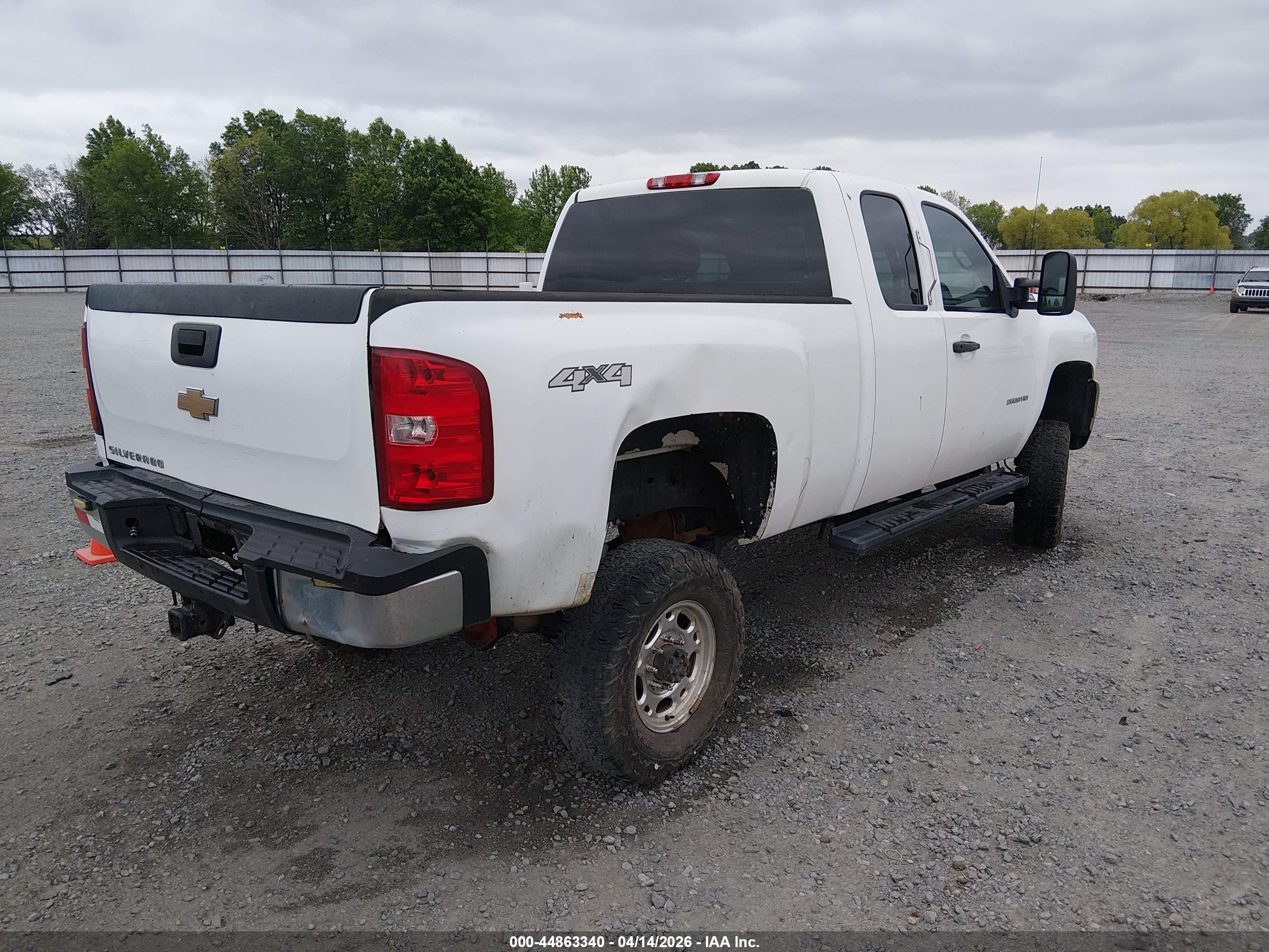 CHEVROLET SILVERADO image 4
