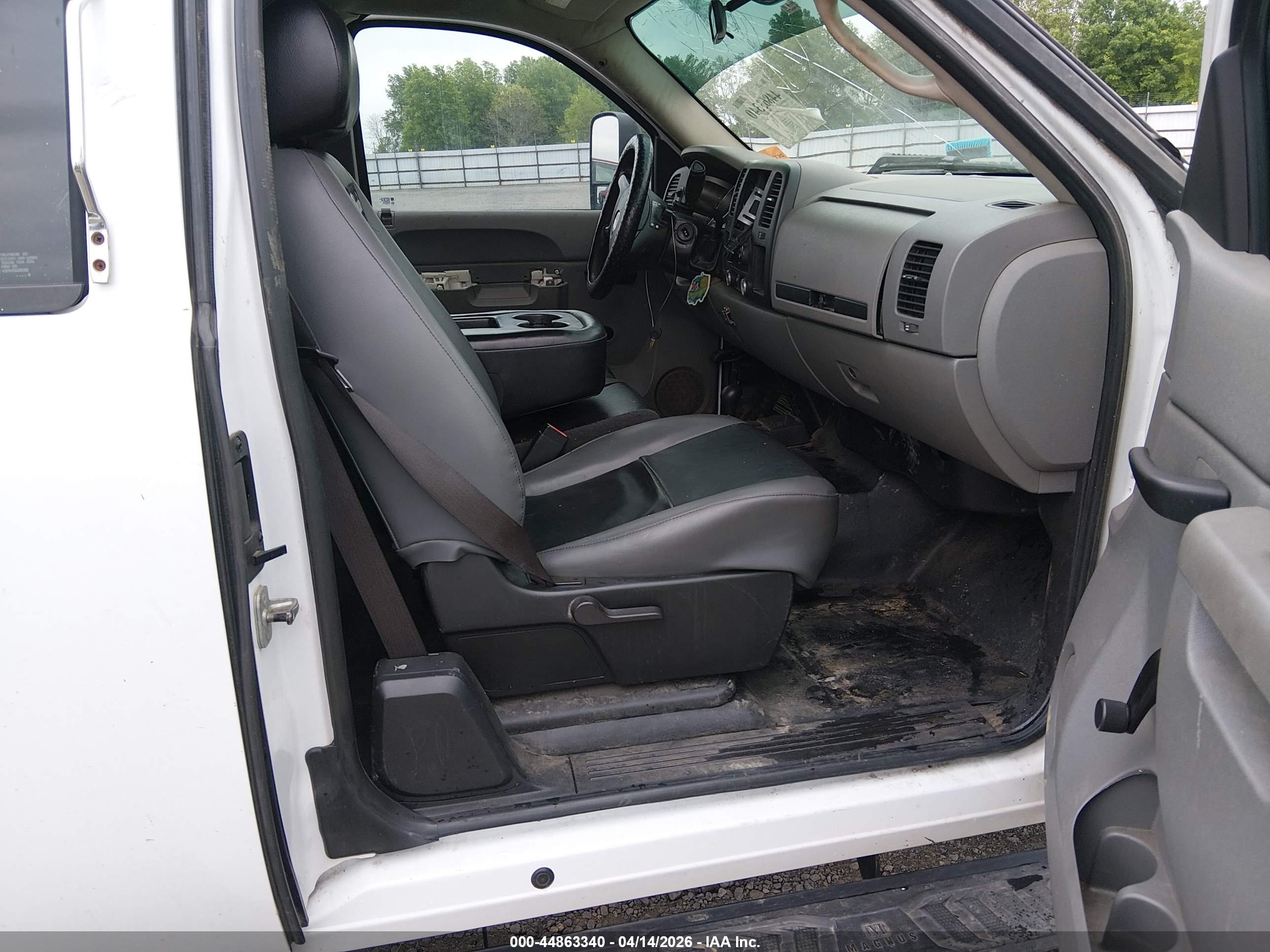 CHEVROLET SILVERADO image 5