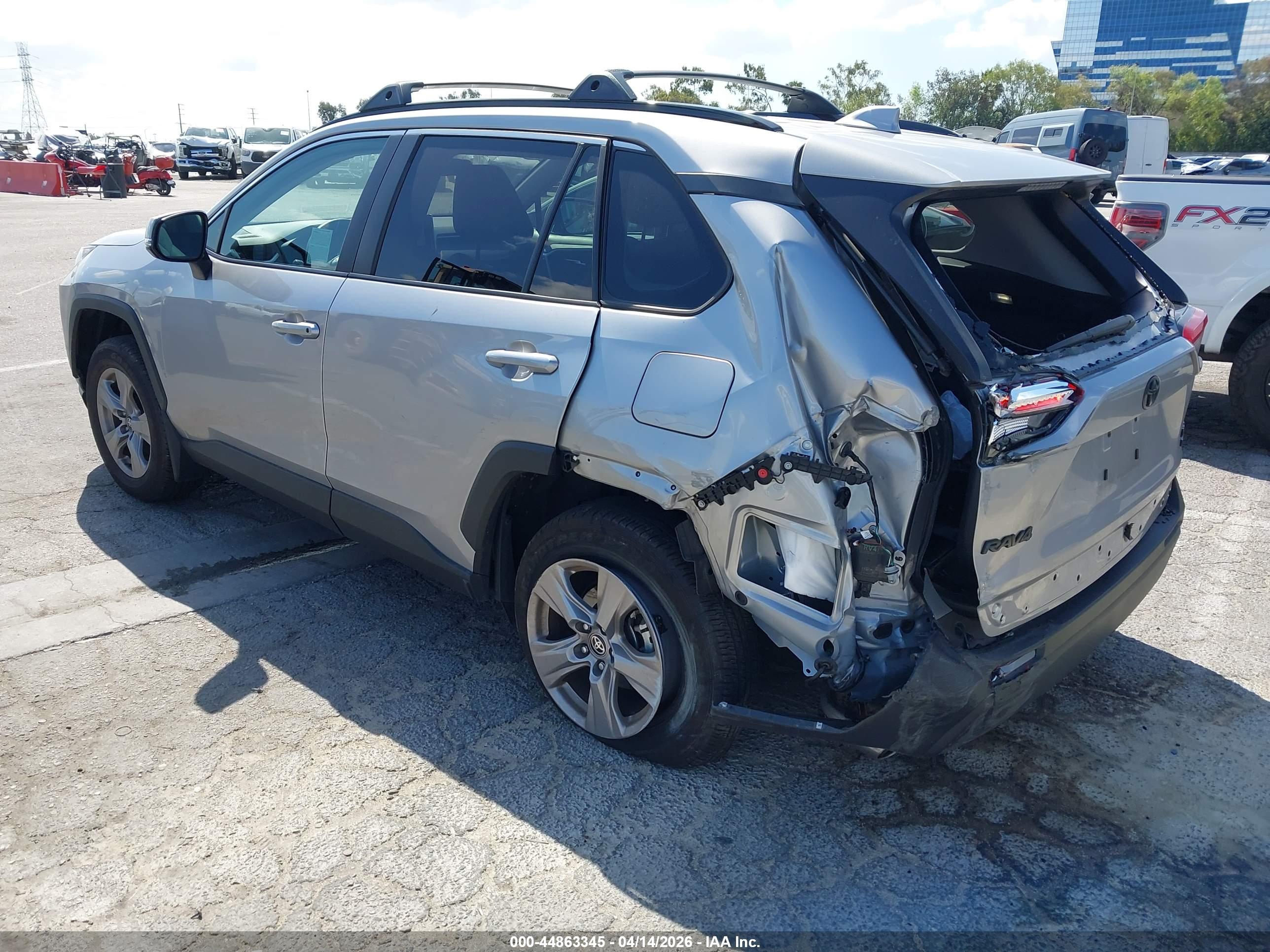 TOYOTA RAV4 image 3