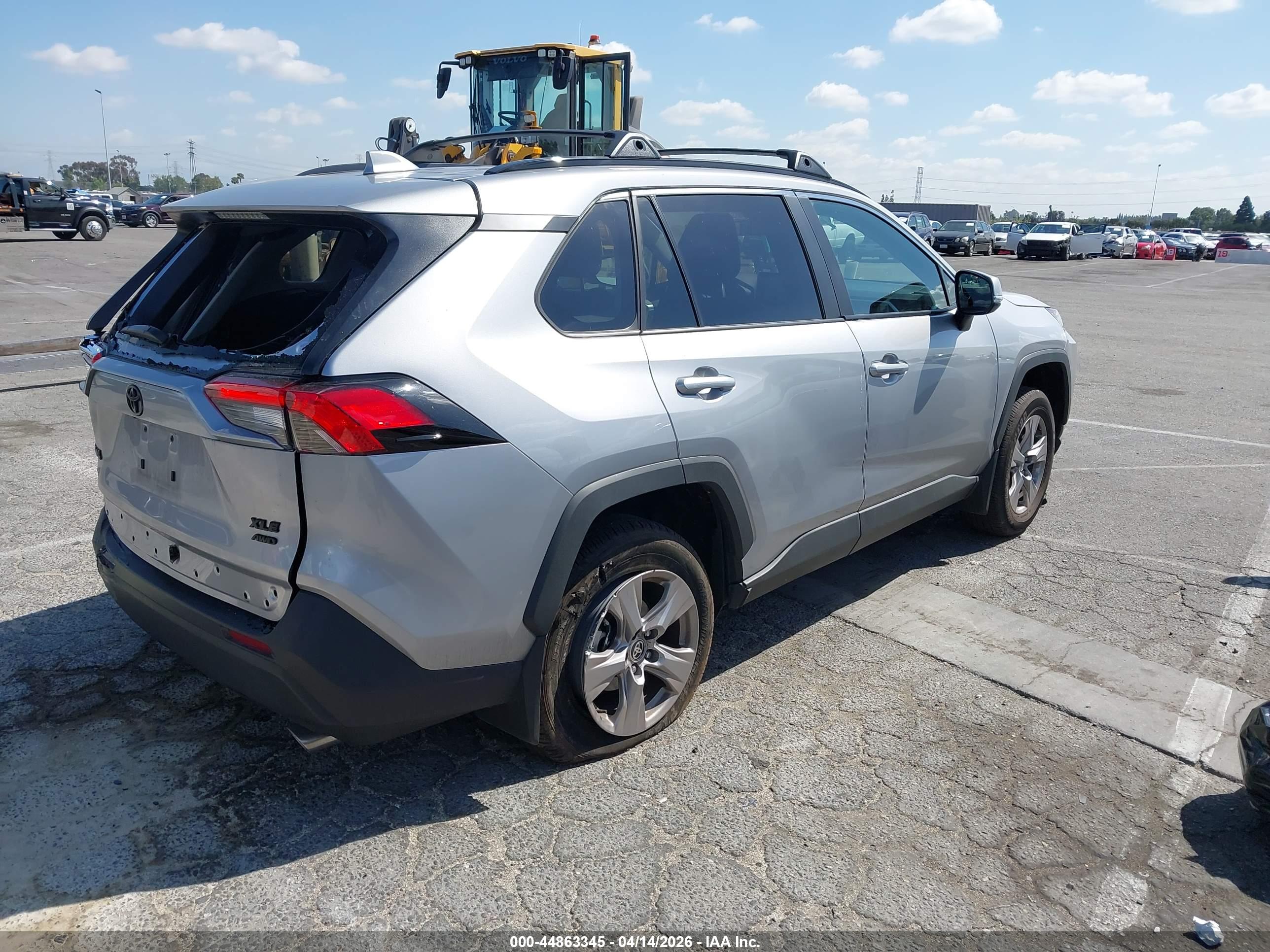 TOYOTA RAV4 image 4