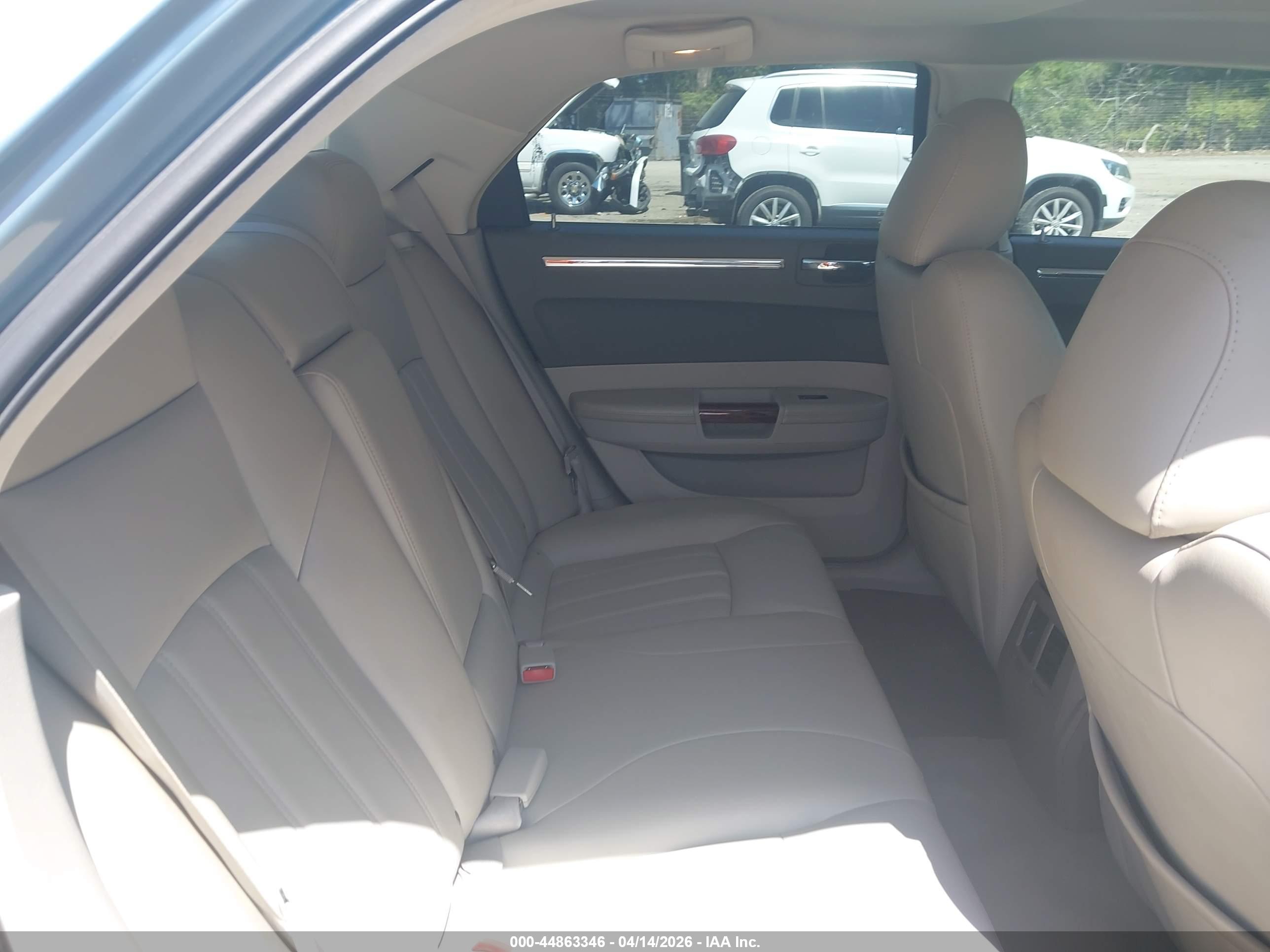 CHRYSLER 300C image 8