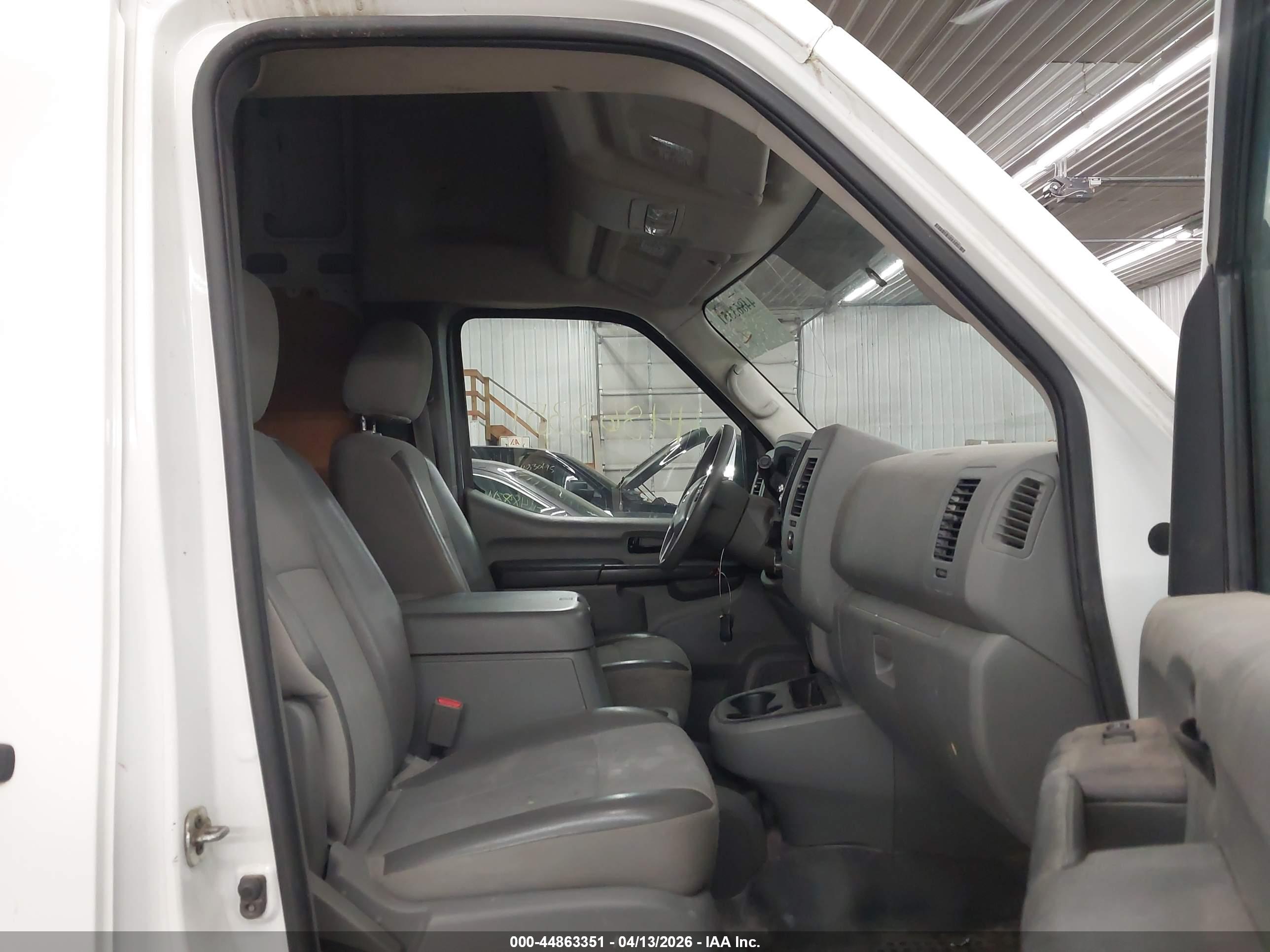 NISSAN NV image 5