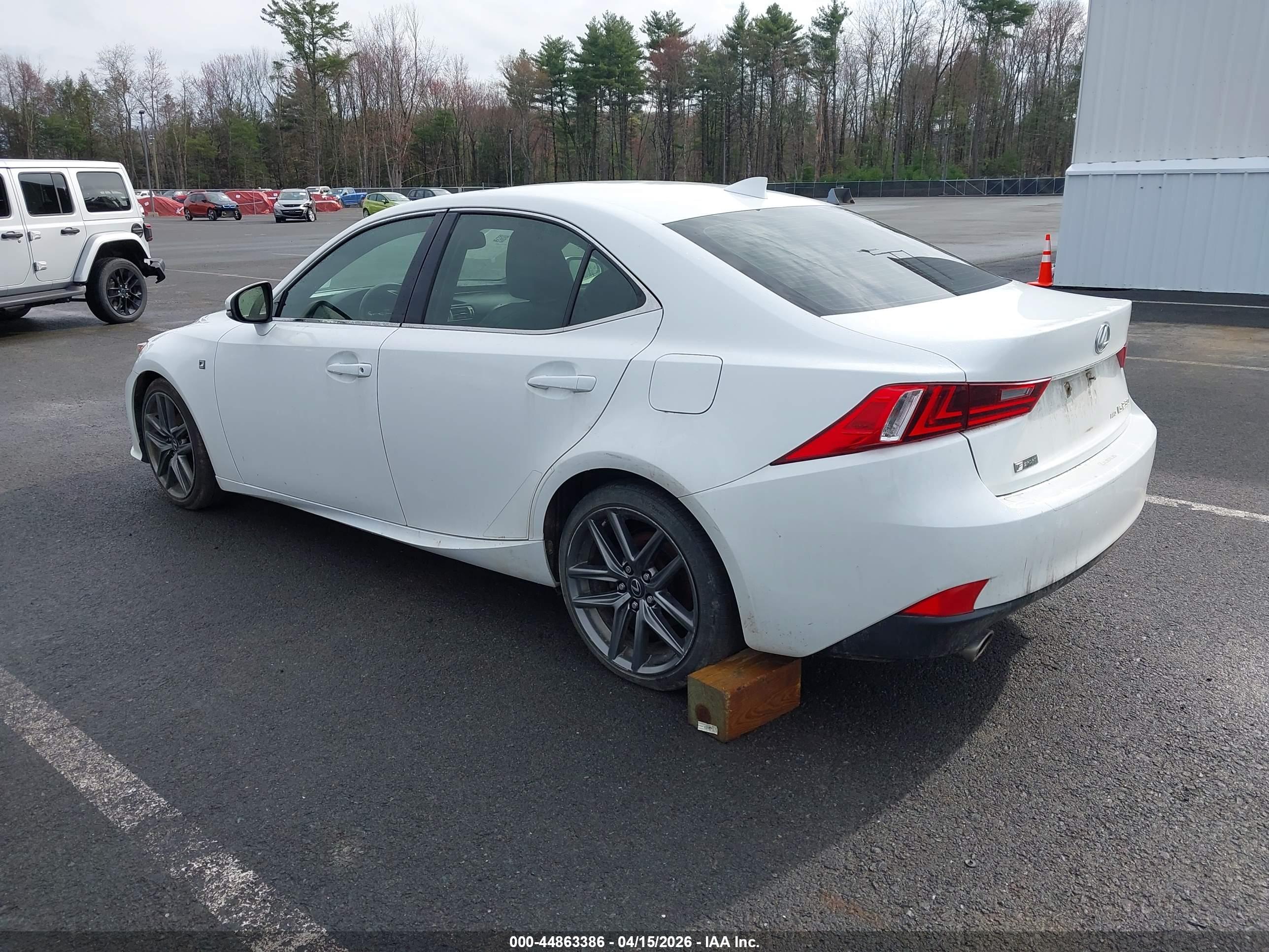 LEXUS IS image 3