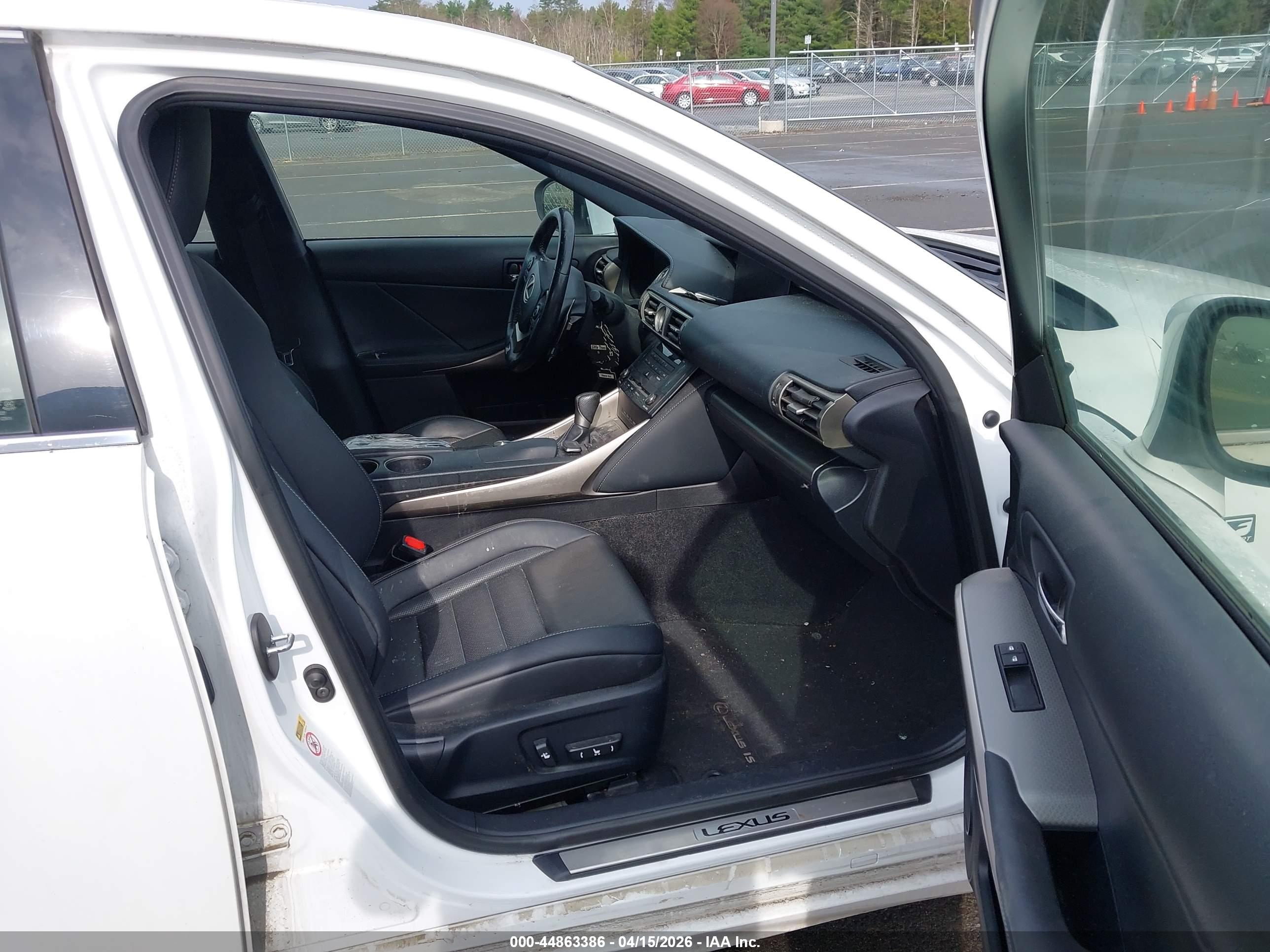 LEXUS IS image 5