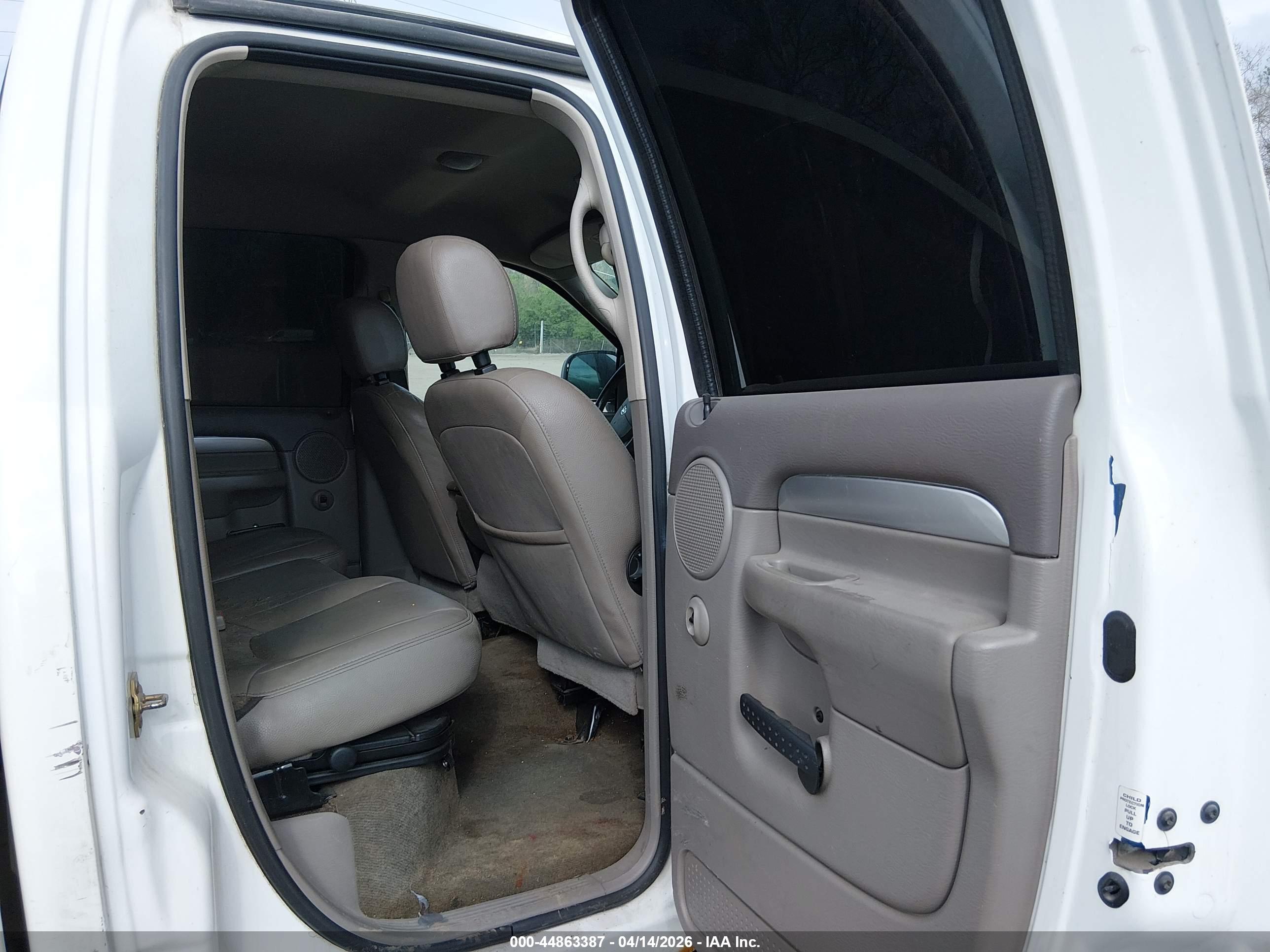 DODGE RAM image 8