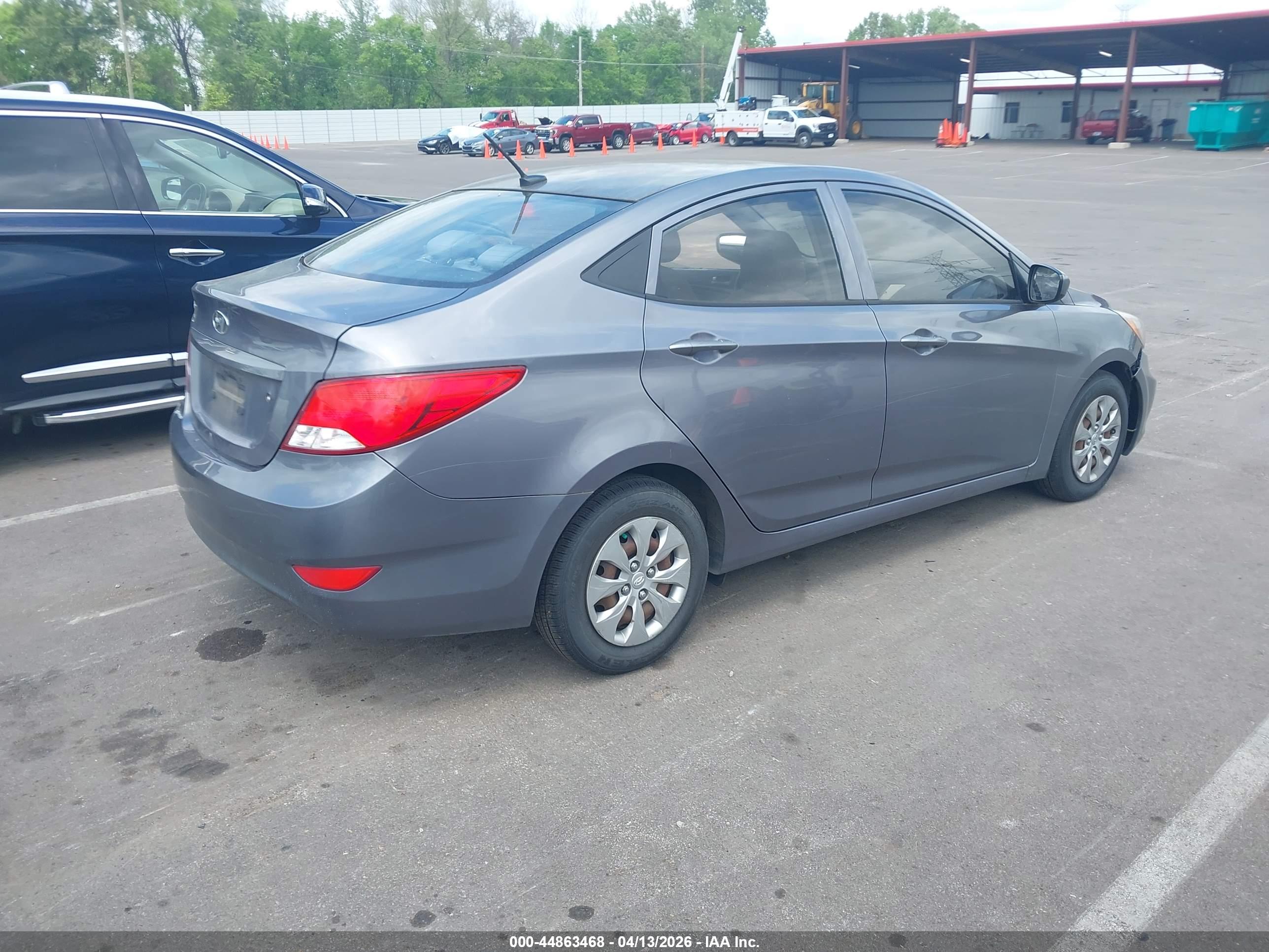 HYUNDAI ACCENT image 4