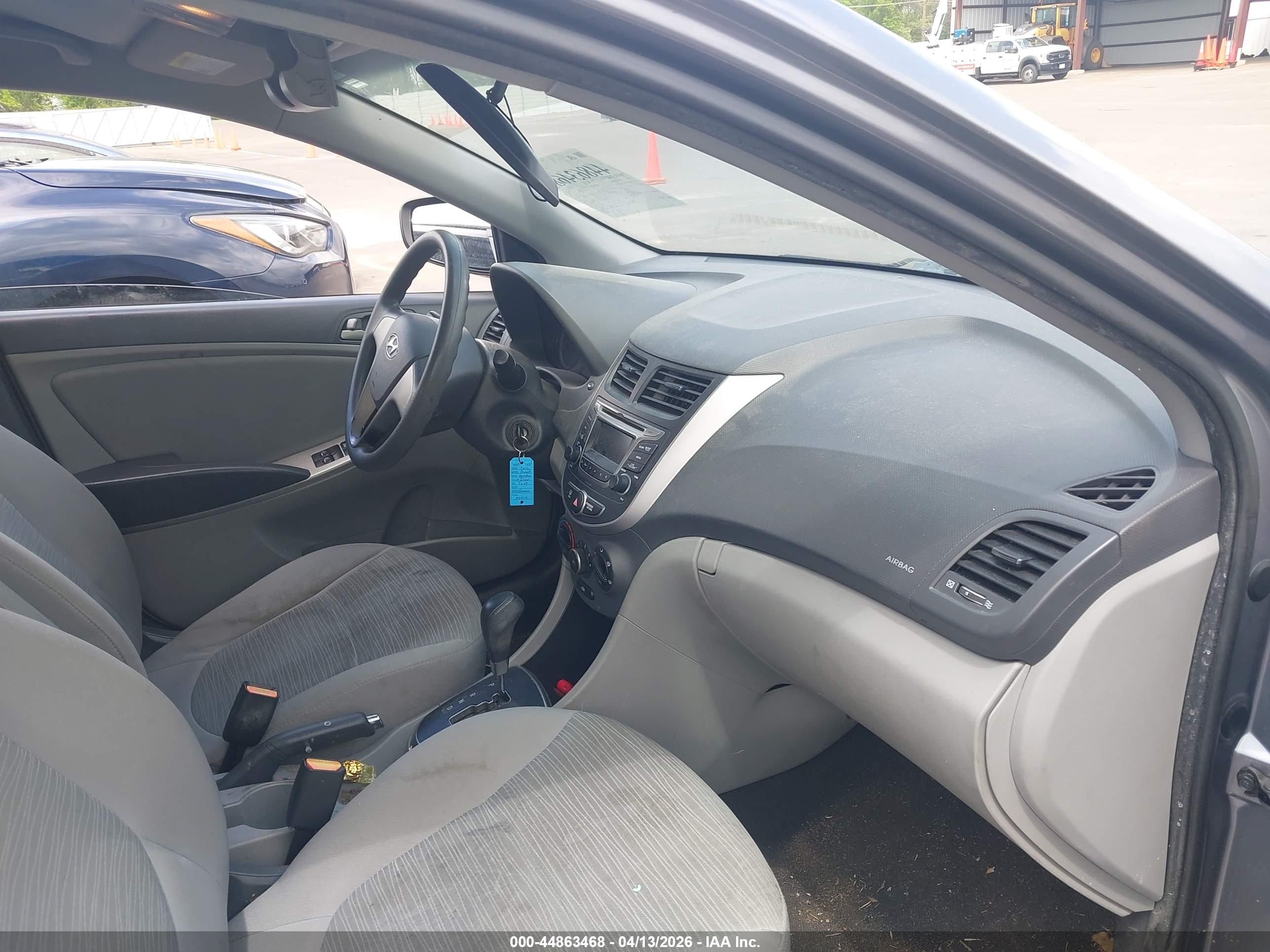 HYUNDAI ACCENT image 5