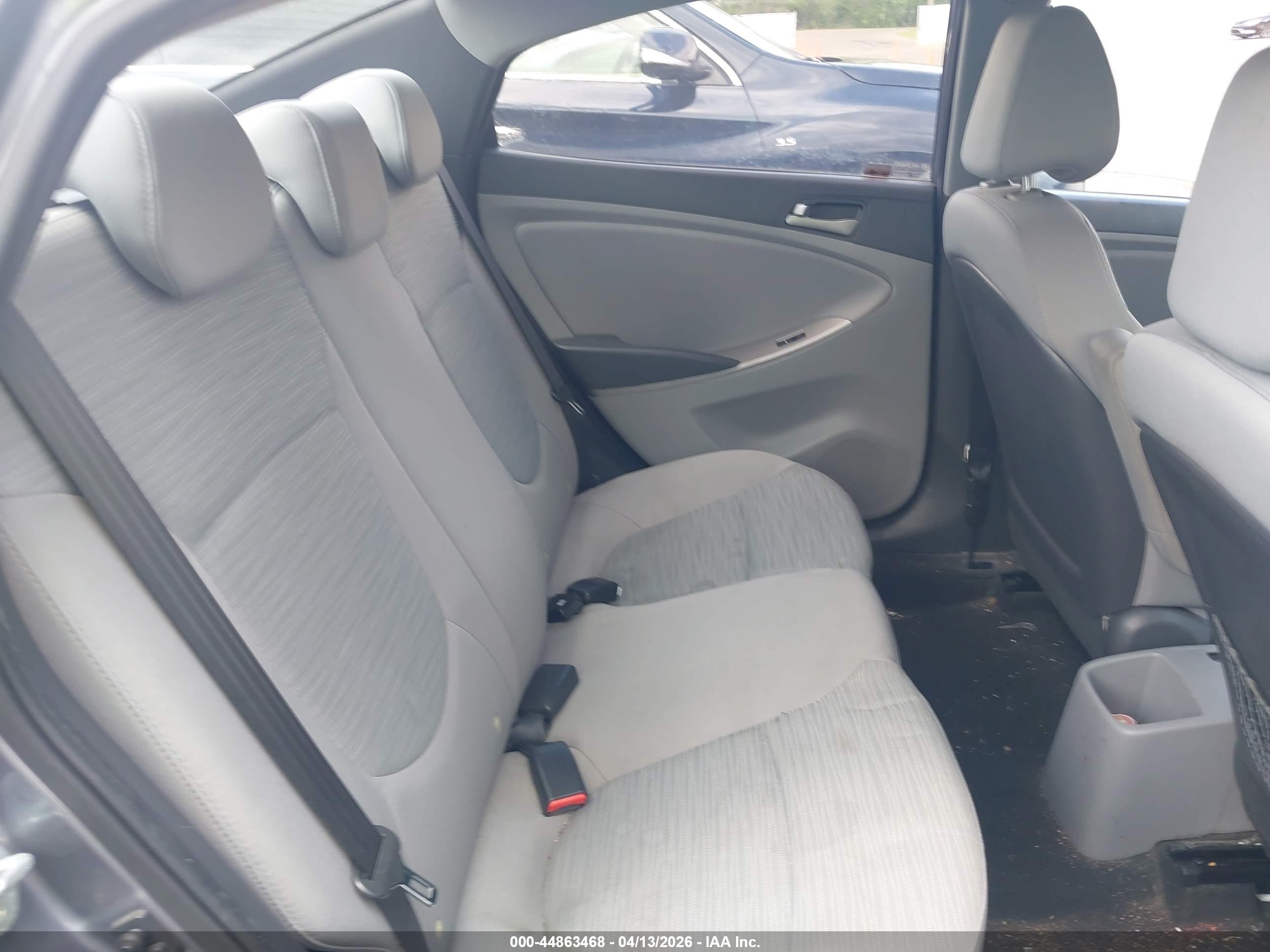 HYUNDAI ACCENT image 8