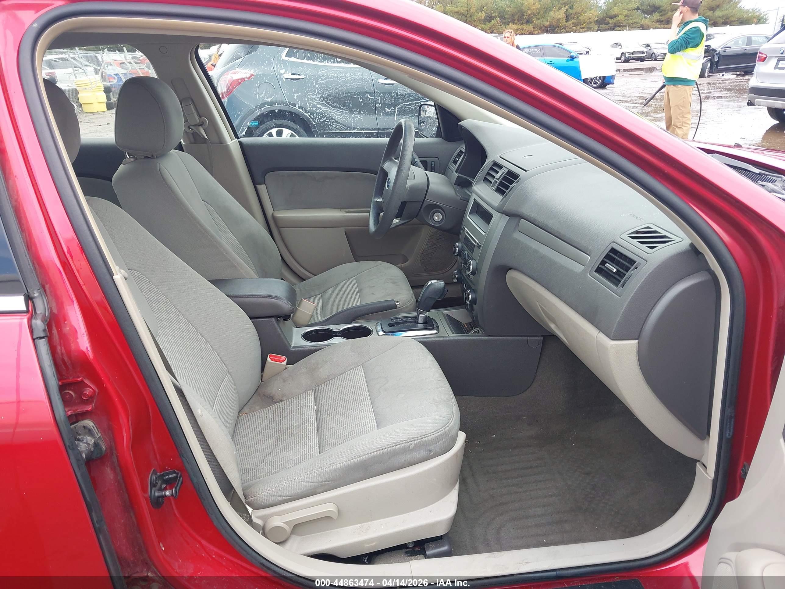 FORD FUSION image 5