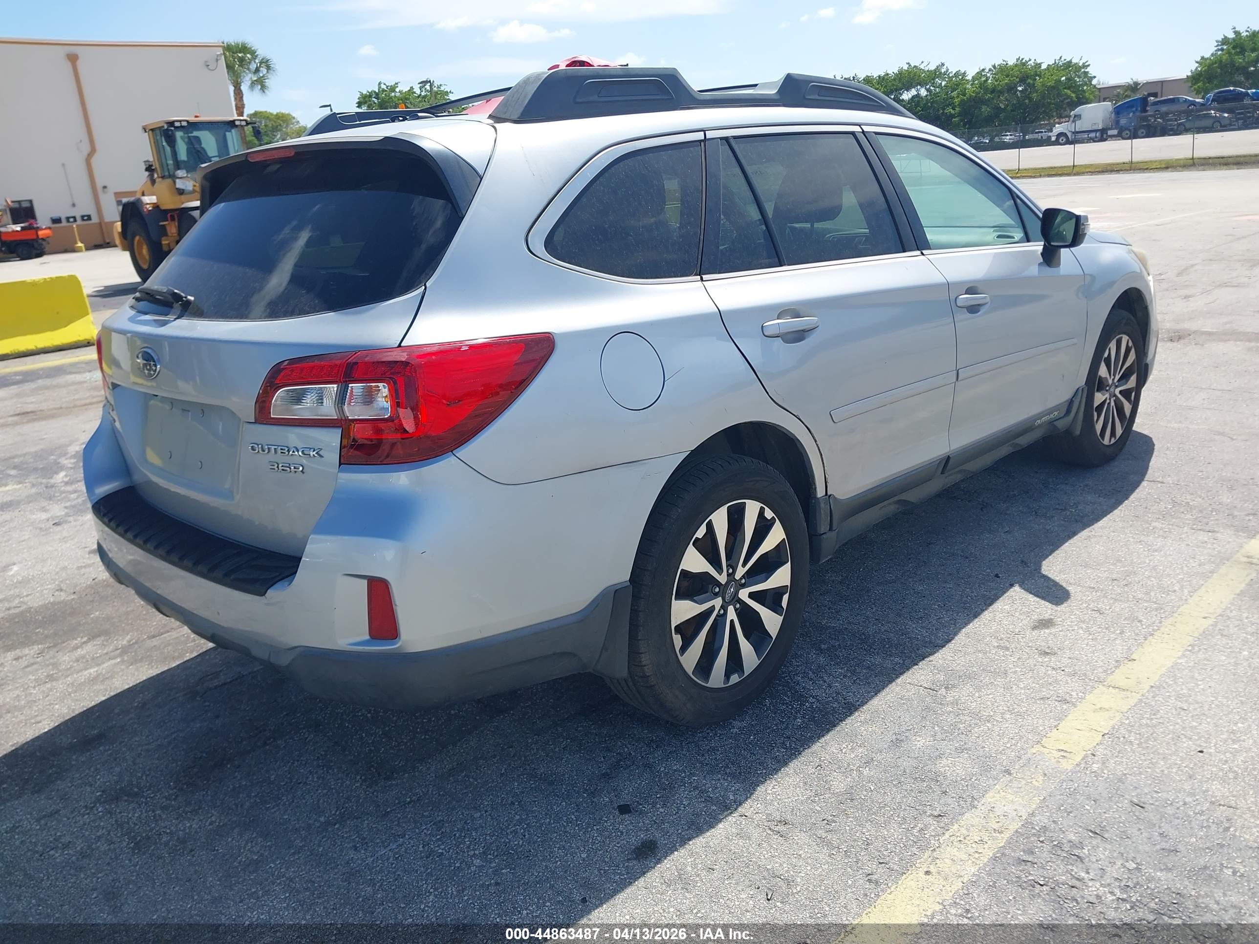 SUBARU OUTBACK image 4