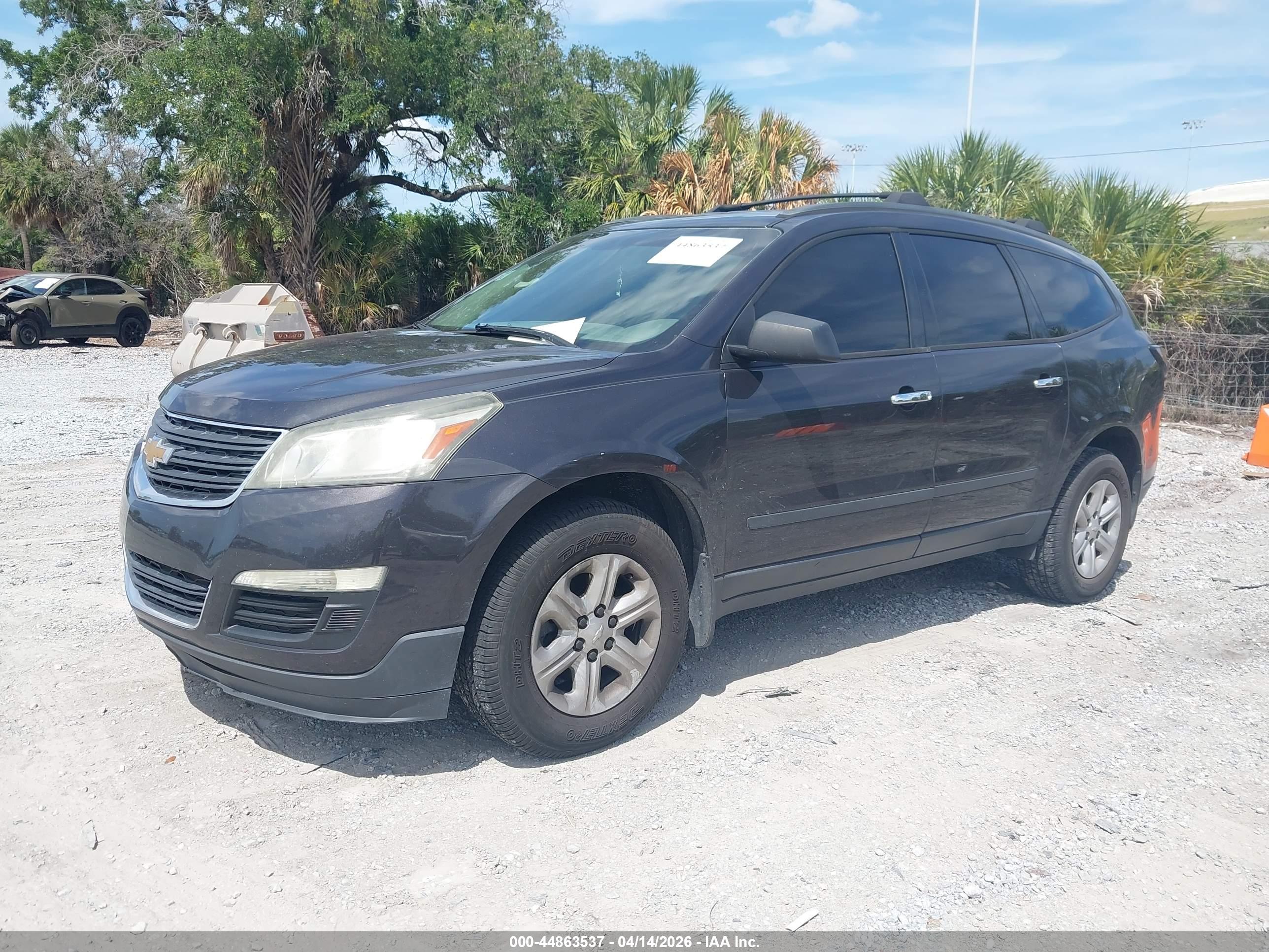 CHEVROLET TRAVERSE image 2