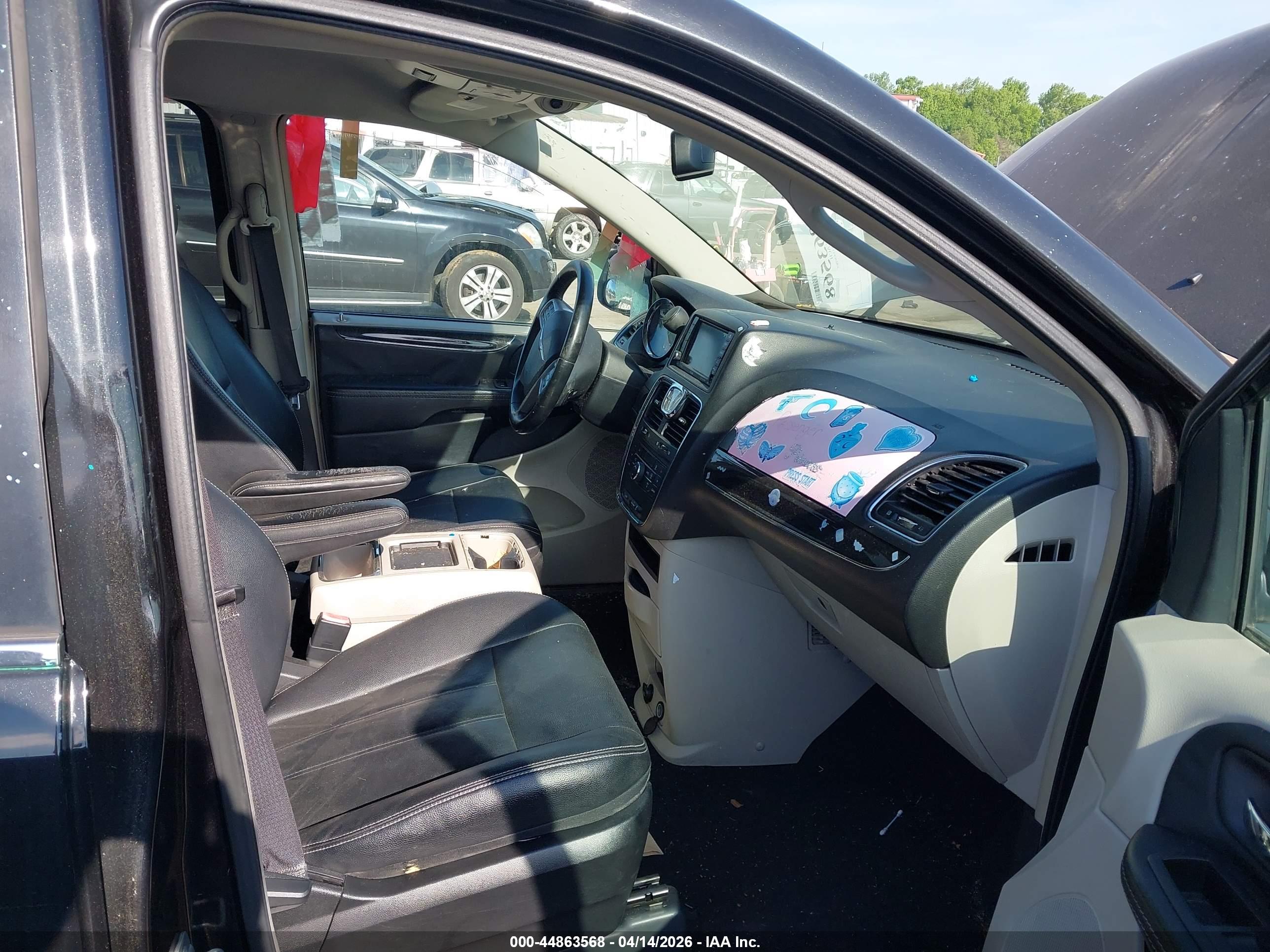 CHRYSLER TOWN image 5