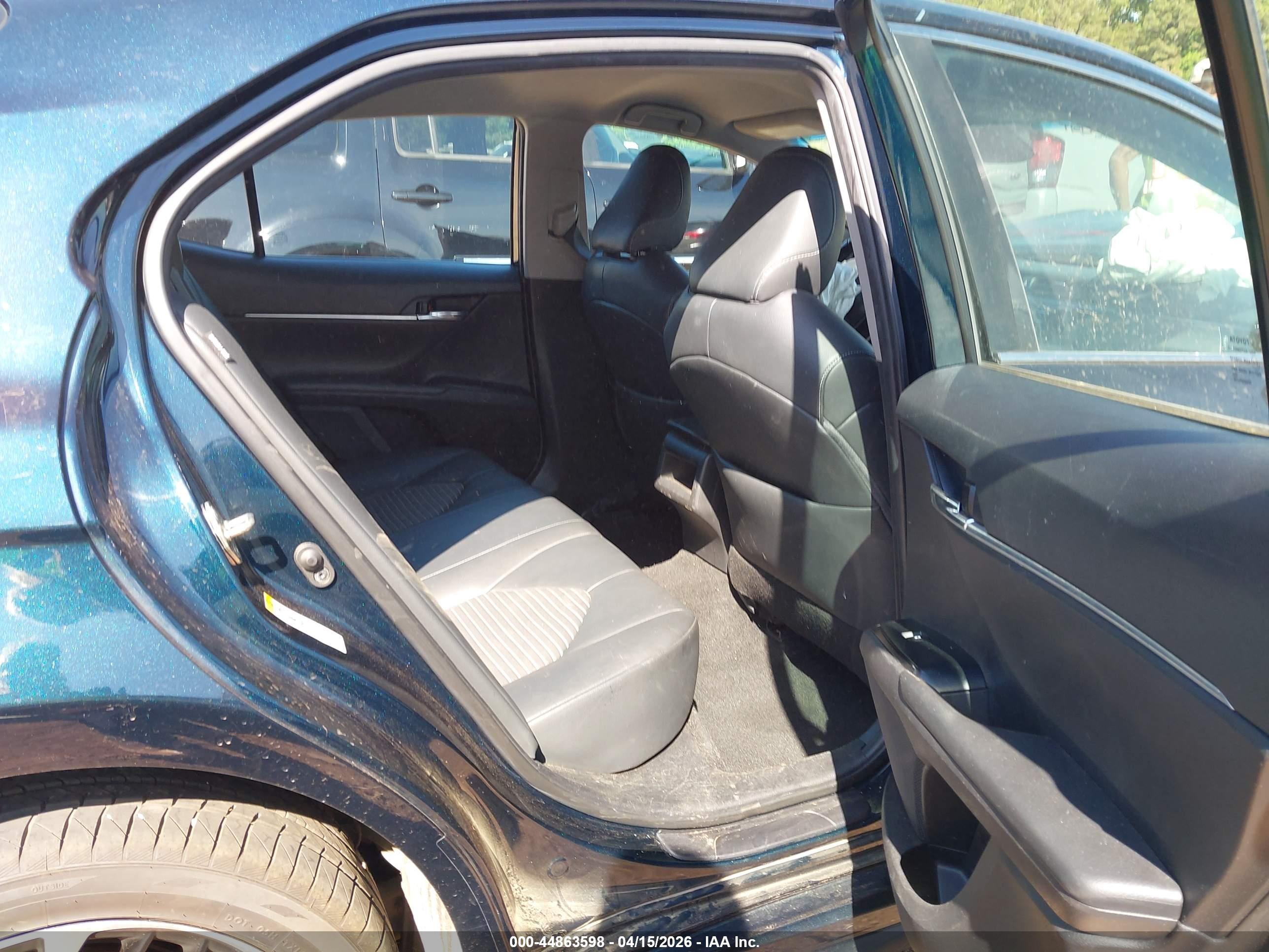 TOYOTA CAMRY image 8